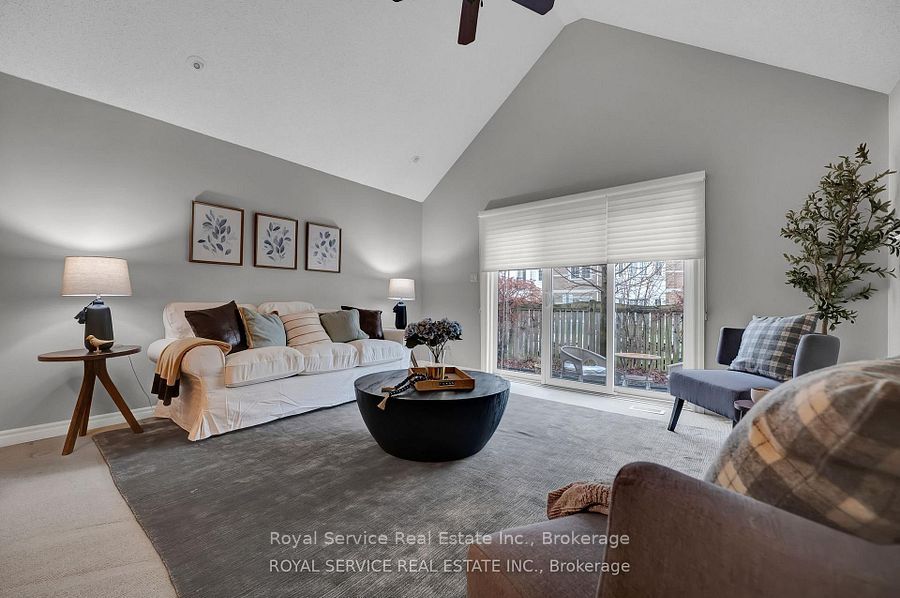 350 Lakebreeze Drive 5, Clarington, ON L1B 0A2 photo 3