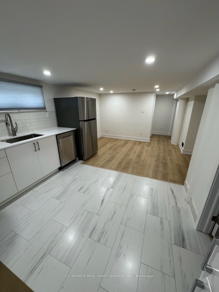 82 Cleta Drive Lower, Toronto, ON M1K 3G7 photo 2