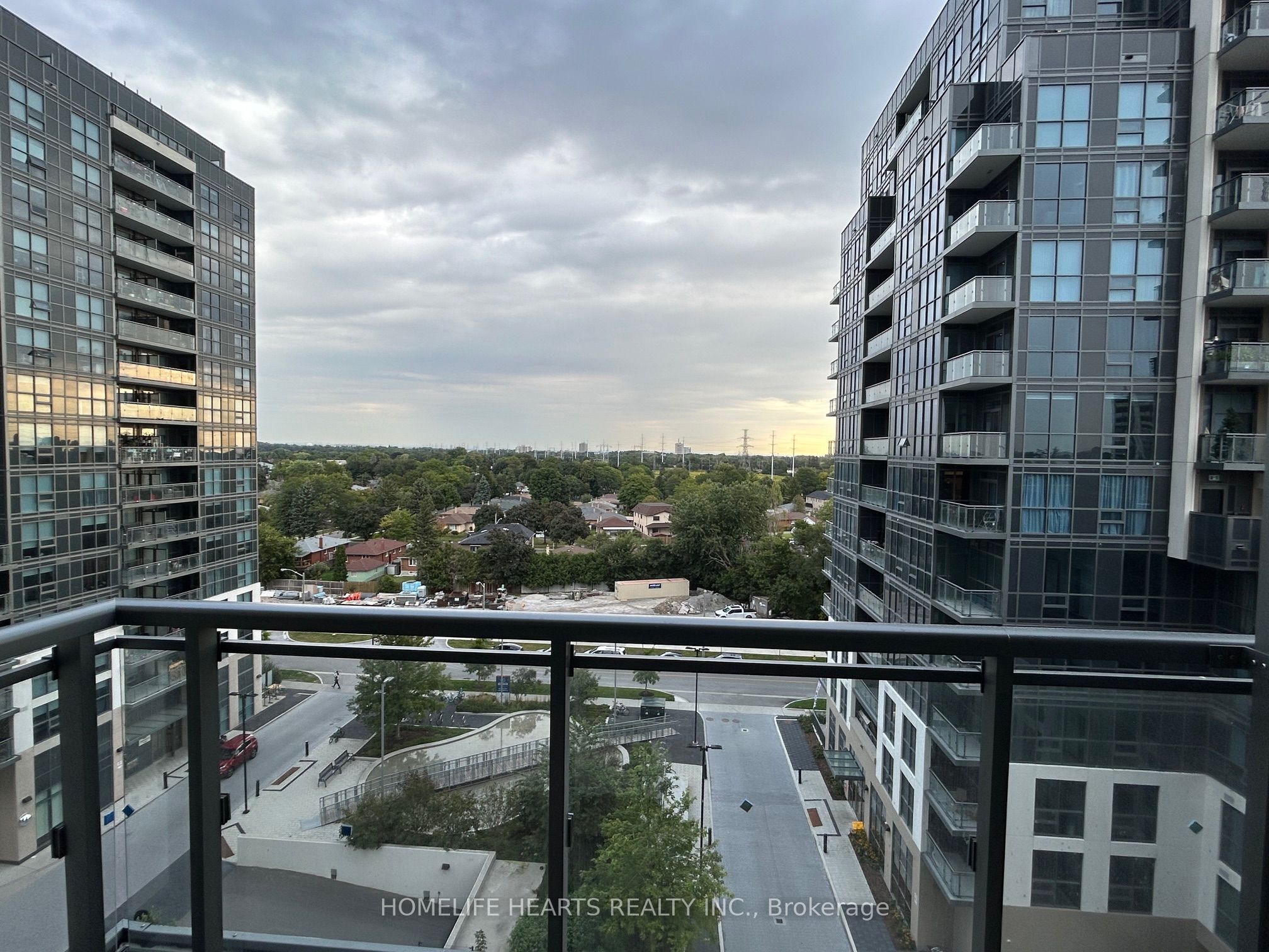 20 Meadowglen Place E 822, Toronto, ON M1G 0A9 photo 3