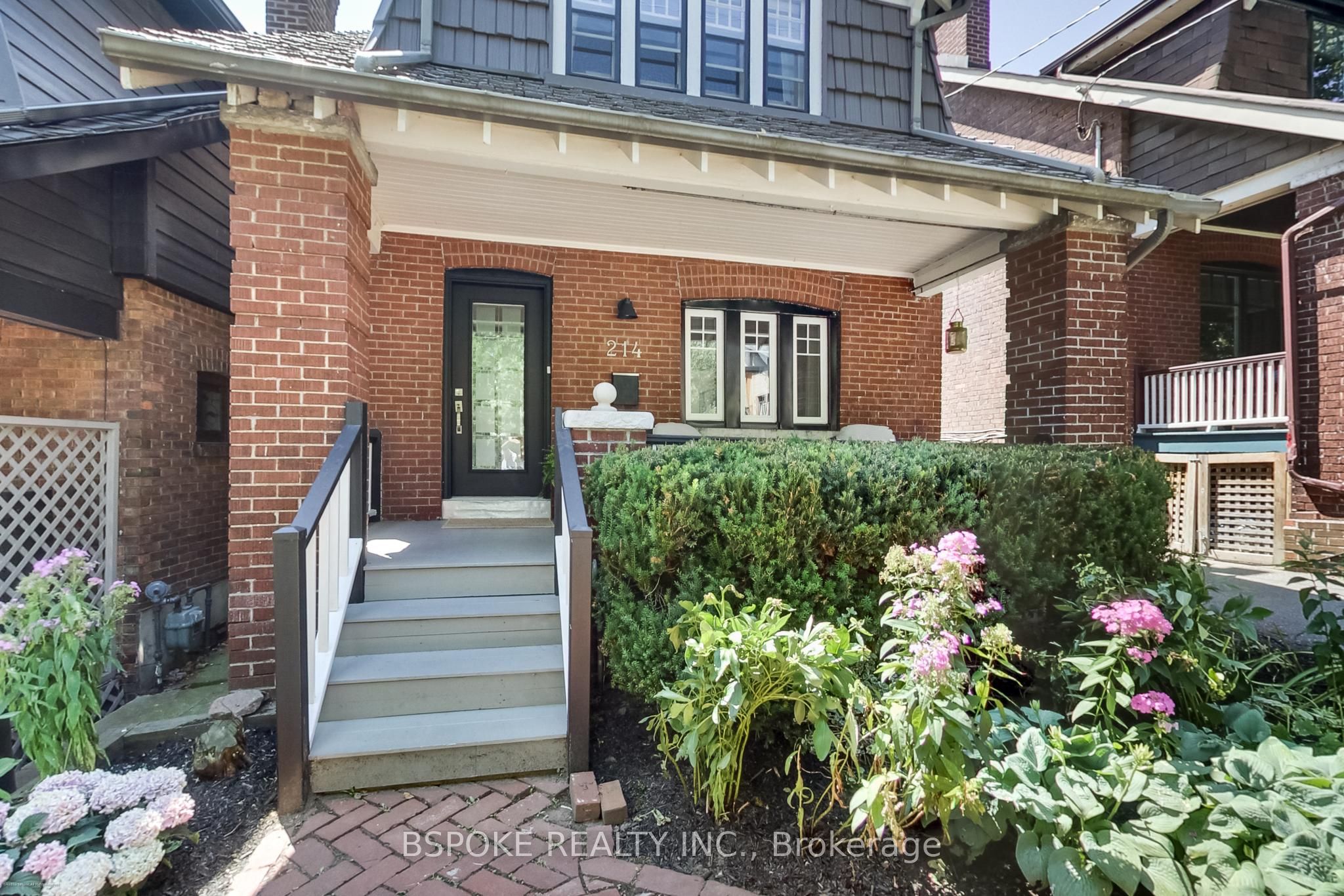 214 Gainsborough Road, Toronto, ON M4L 3C6 photo 3