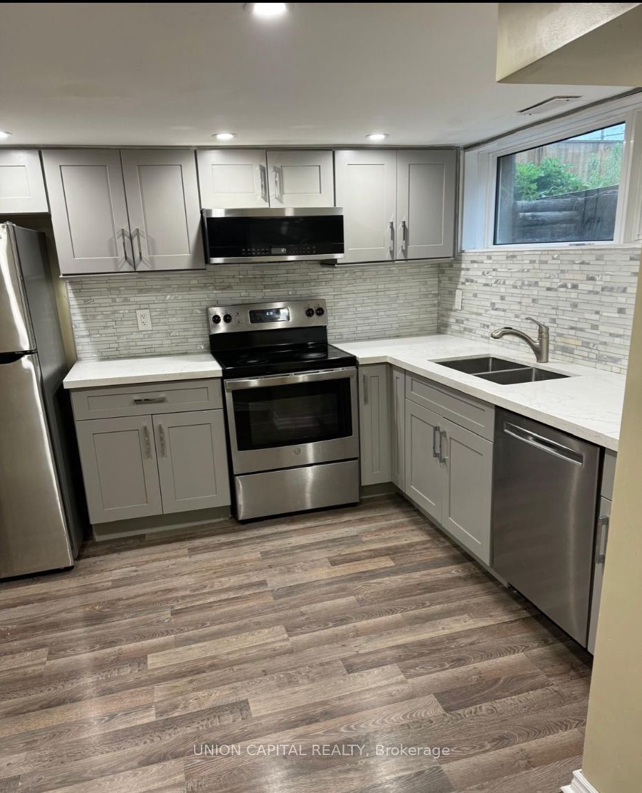 427 Rossland Road W Room A, Oshawa, ON L1J 3G9
