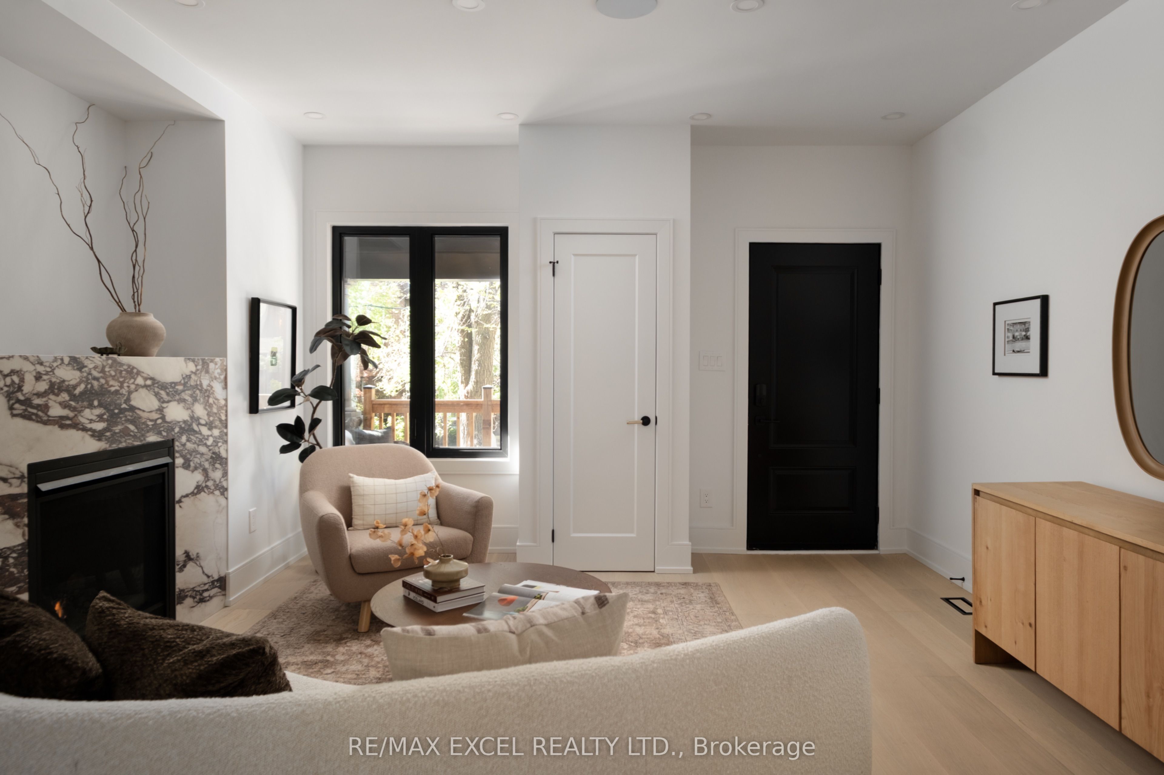 254 Bain Avenue, Toronto, ON M4K 1G3