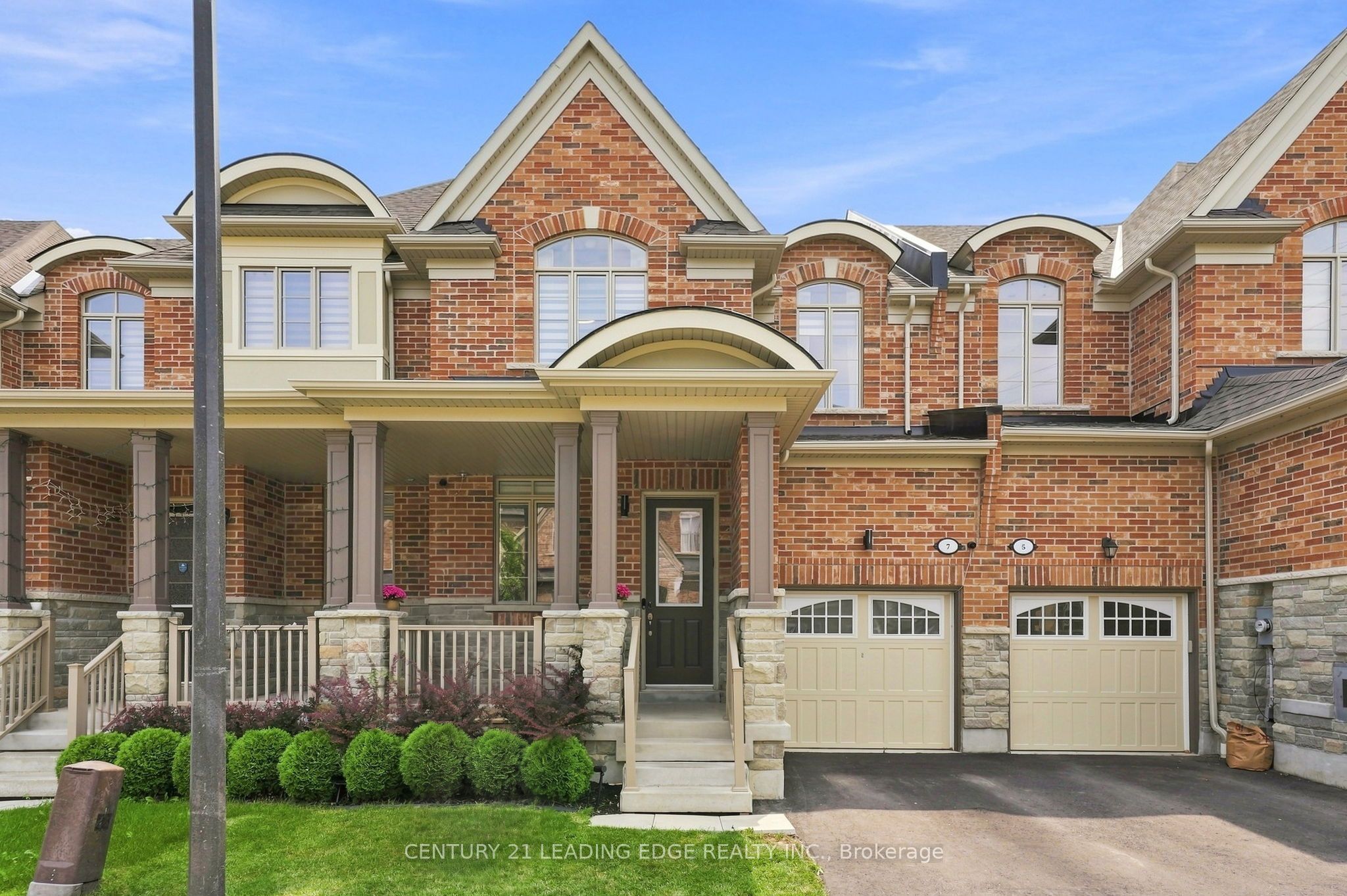 7 Hardman Lane, Ajax, ON L1T 4R1