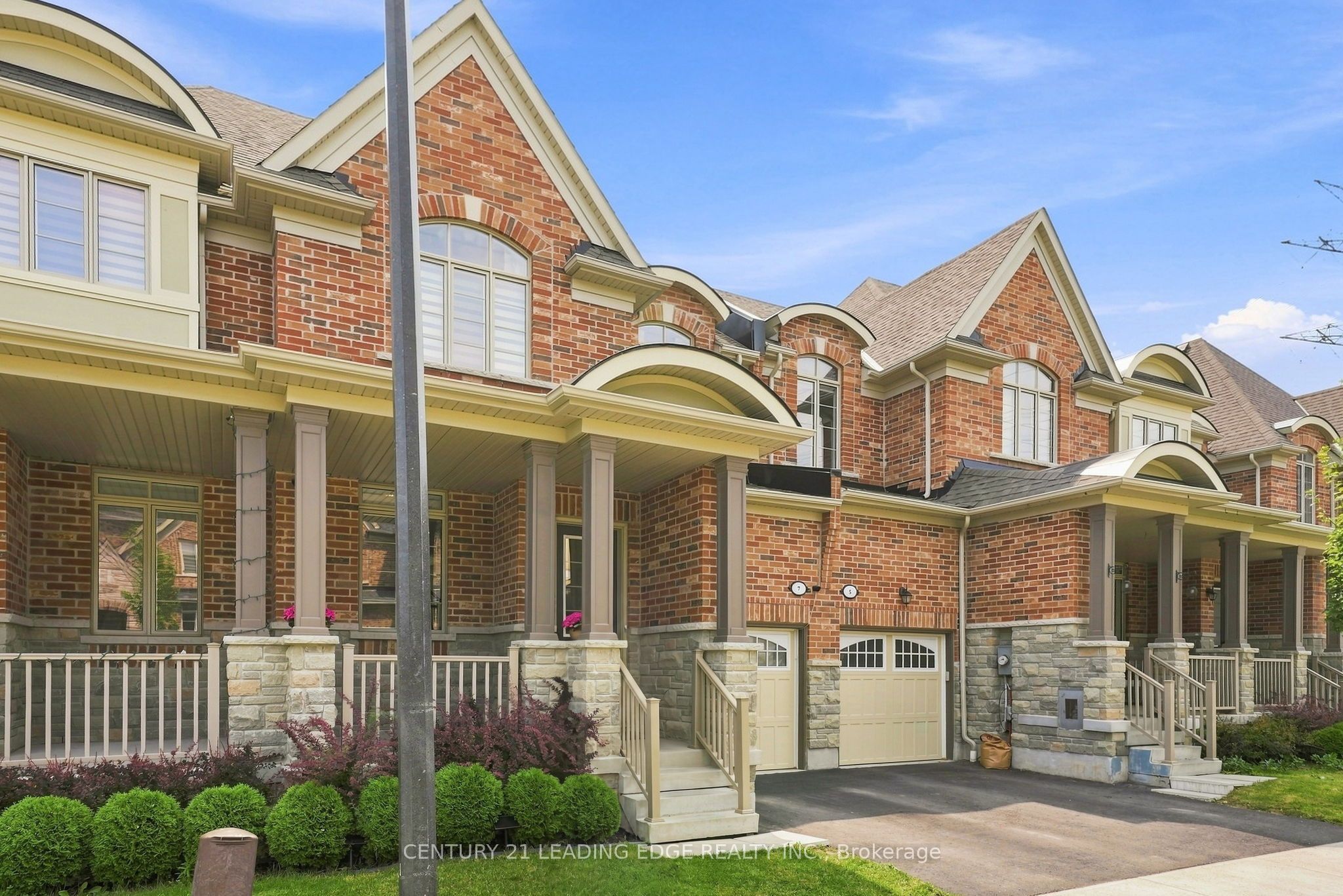 7 Hardman Lane, Ajax, ON L1T 4R1 photo 2
