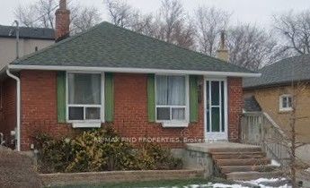 36 Pinegrove Avenue, Toronto, ON M1N 2G5
