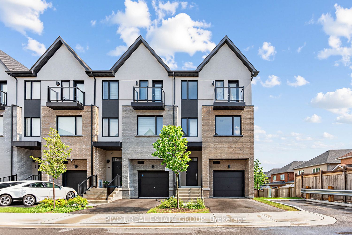 1 Lively Way, Whitby, ON L1R 0S3 photo 2