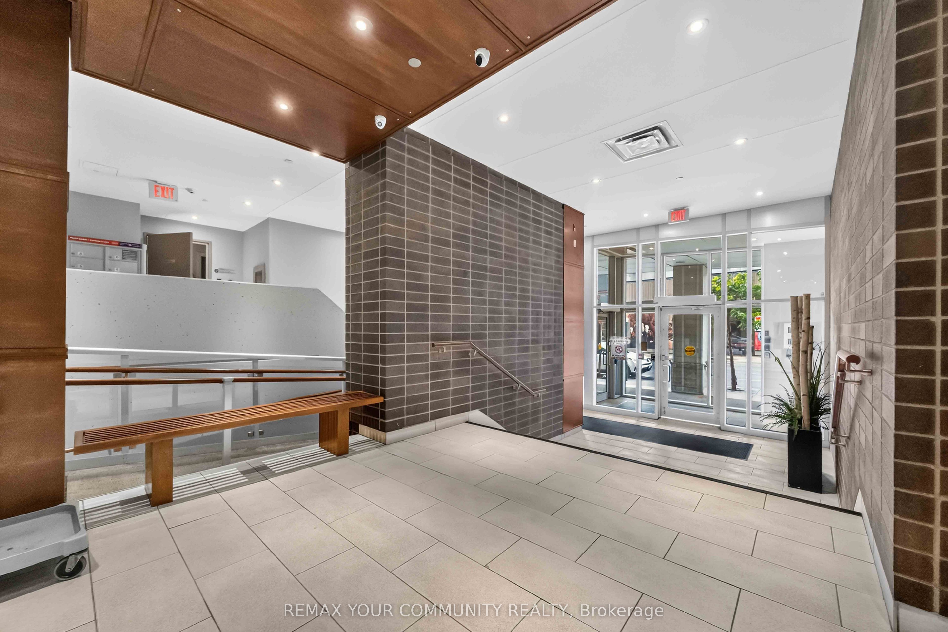 44 Bond Street W 101, Oshawa, ON L1G 6R2 photo 4