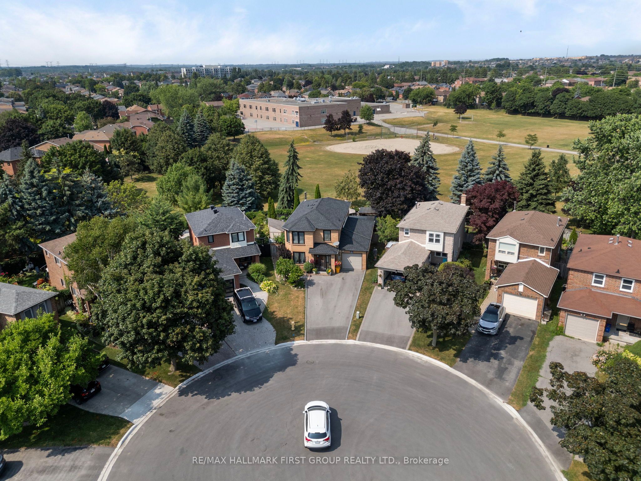 11 Bowers Court, Ajax, ON L1T 2L6 photo 2