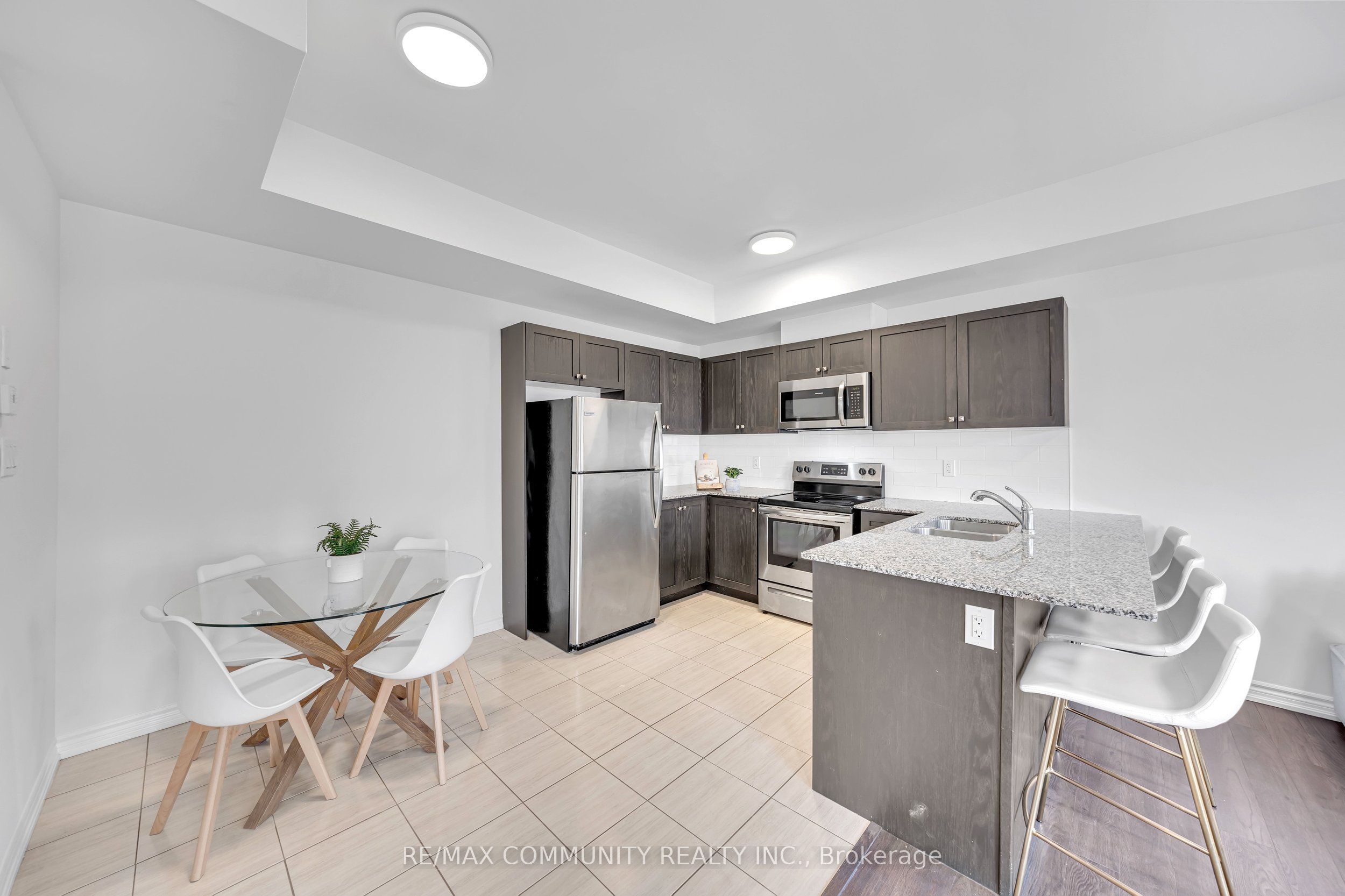 1761 Rex Heath Drive, Pickering, ON L1X 0E4 photo 3