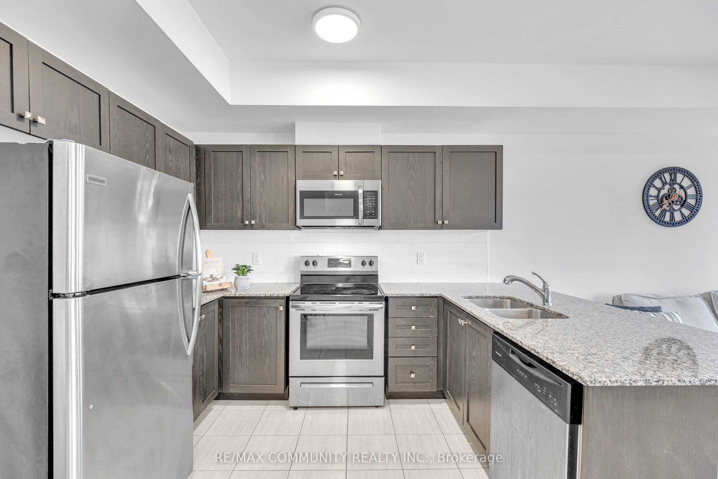 1761 Rex Heath Drive, Pickering, ON L1X 0E4 photo 4