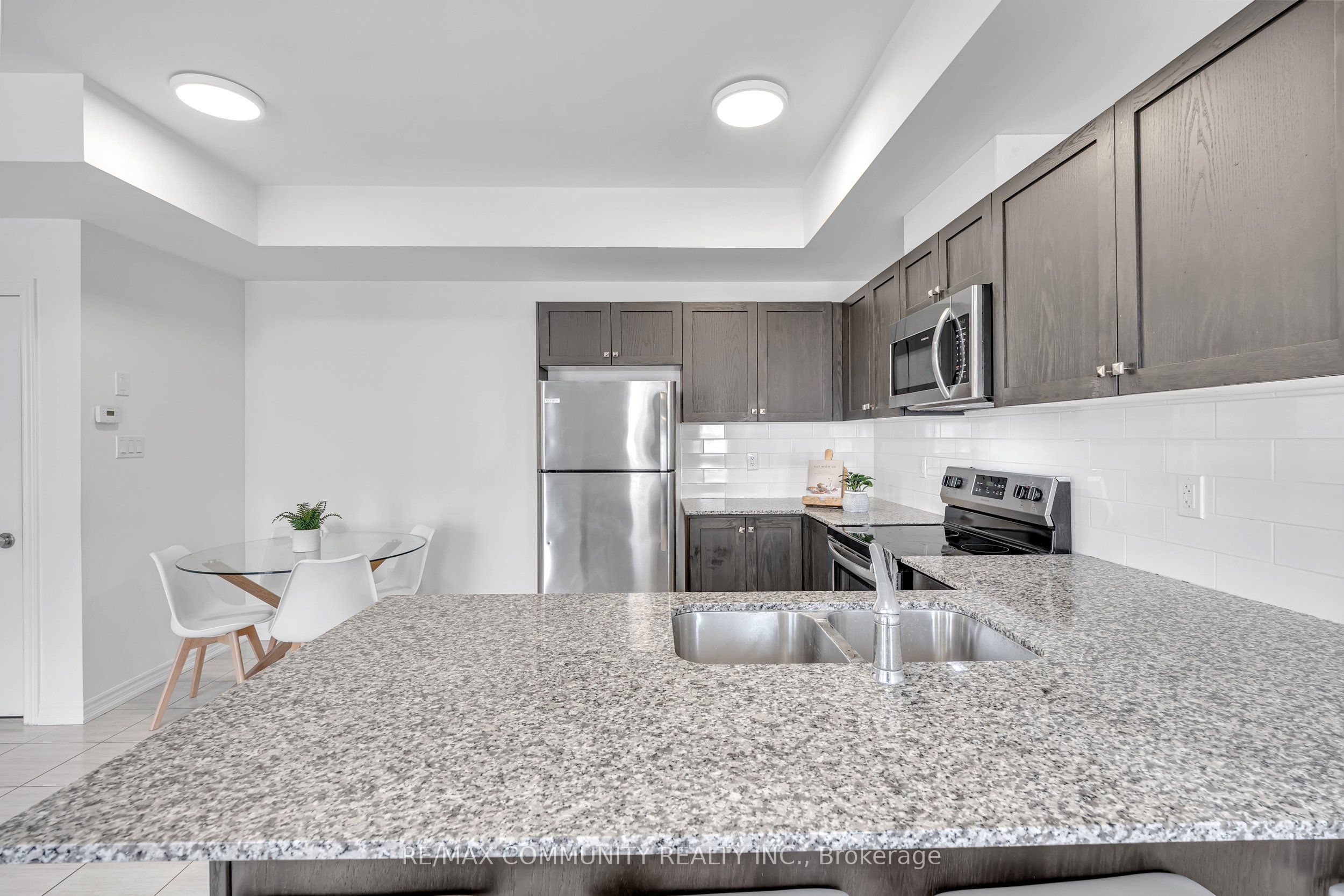 1761 Rex Heath Drive, Pickering, ON L1X 0E4 photo 5
