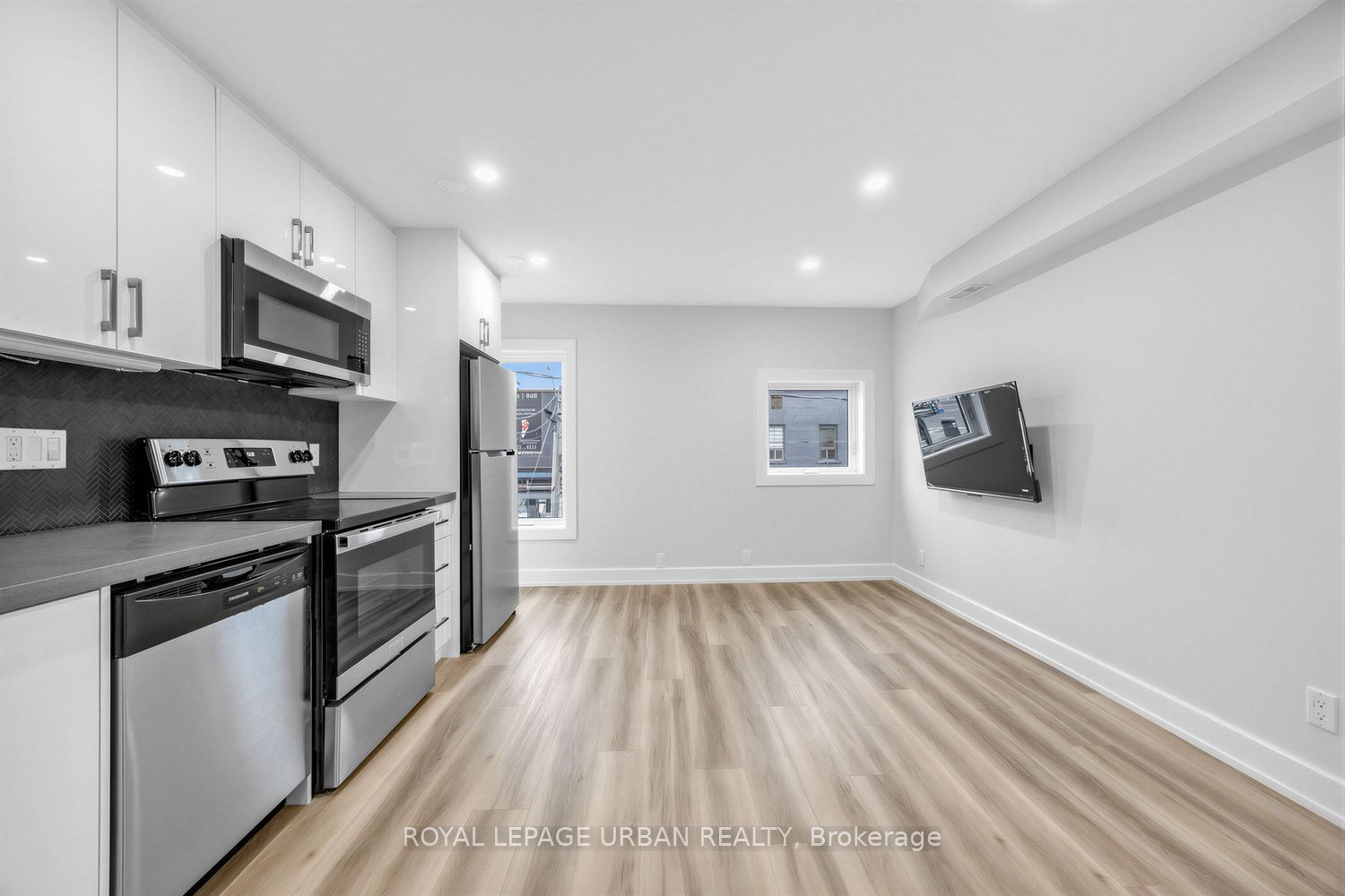 851 Danforth Avenue B, Toronto, ON M4J 1L2 photo 2