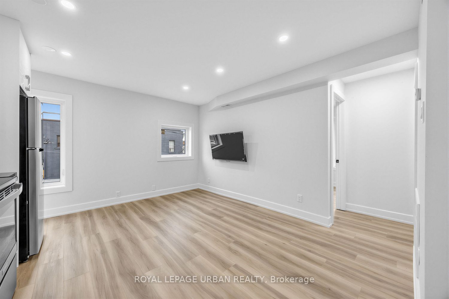 851 Danforth Avenue B, Toronto, ON M4J 1L2 photo 3