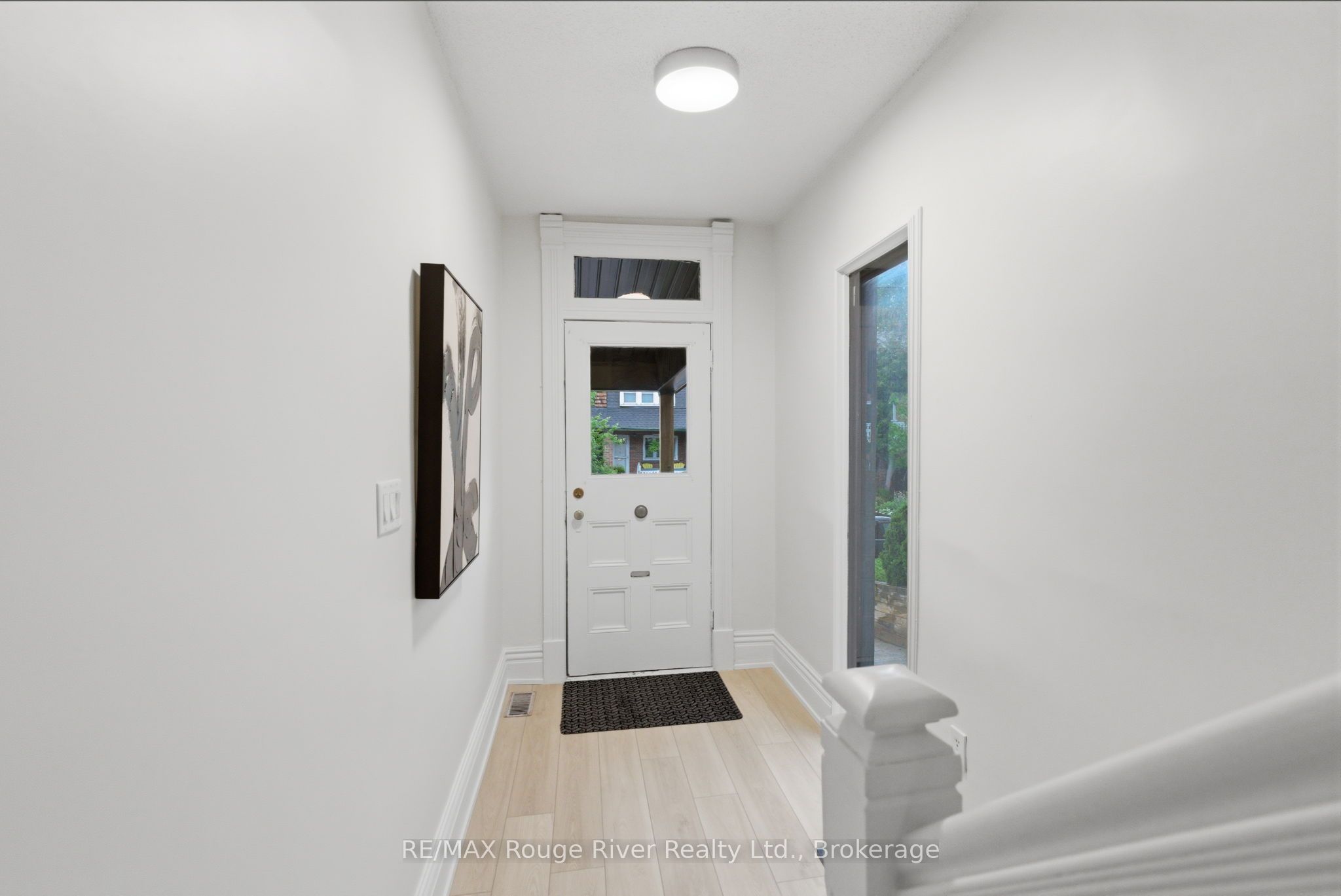 7 Heyworth Crescent, Toronto, ON M4E 1T6 photo 2