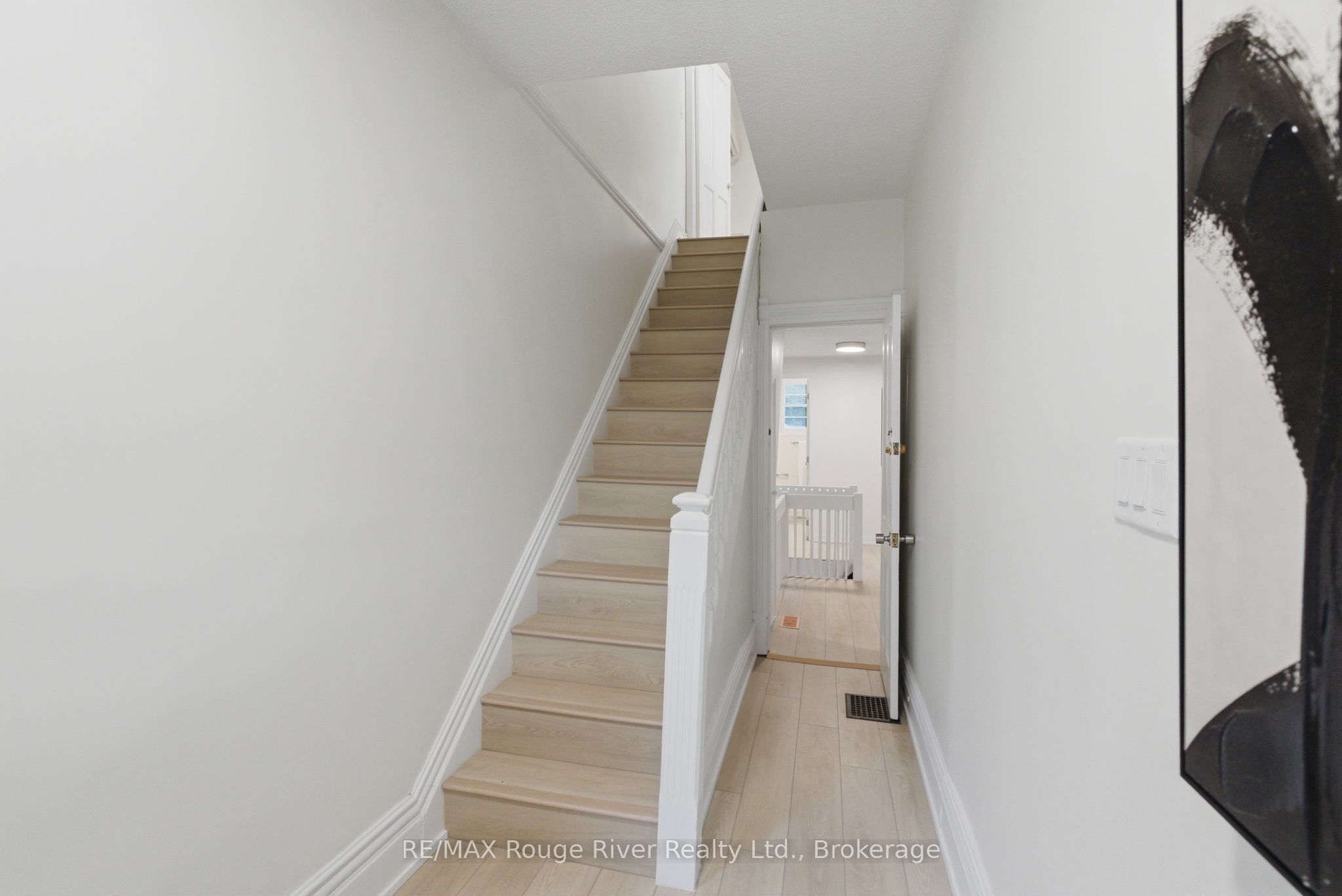 7 Heyworth Crescent, Toronto, ON M4E 1T6 photo 3