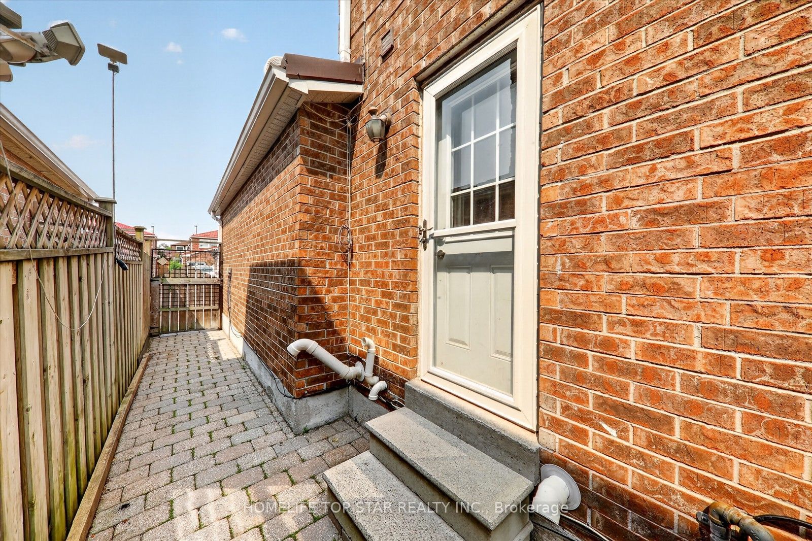 7 SW Littleborough Court E, Toronto, ON M1C 4S6 photo 3