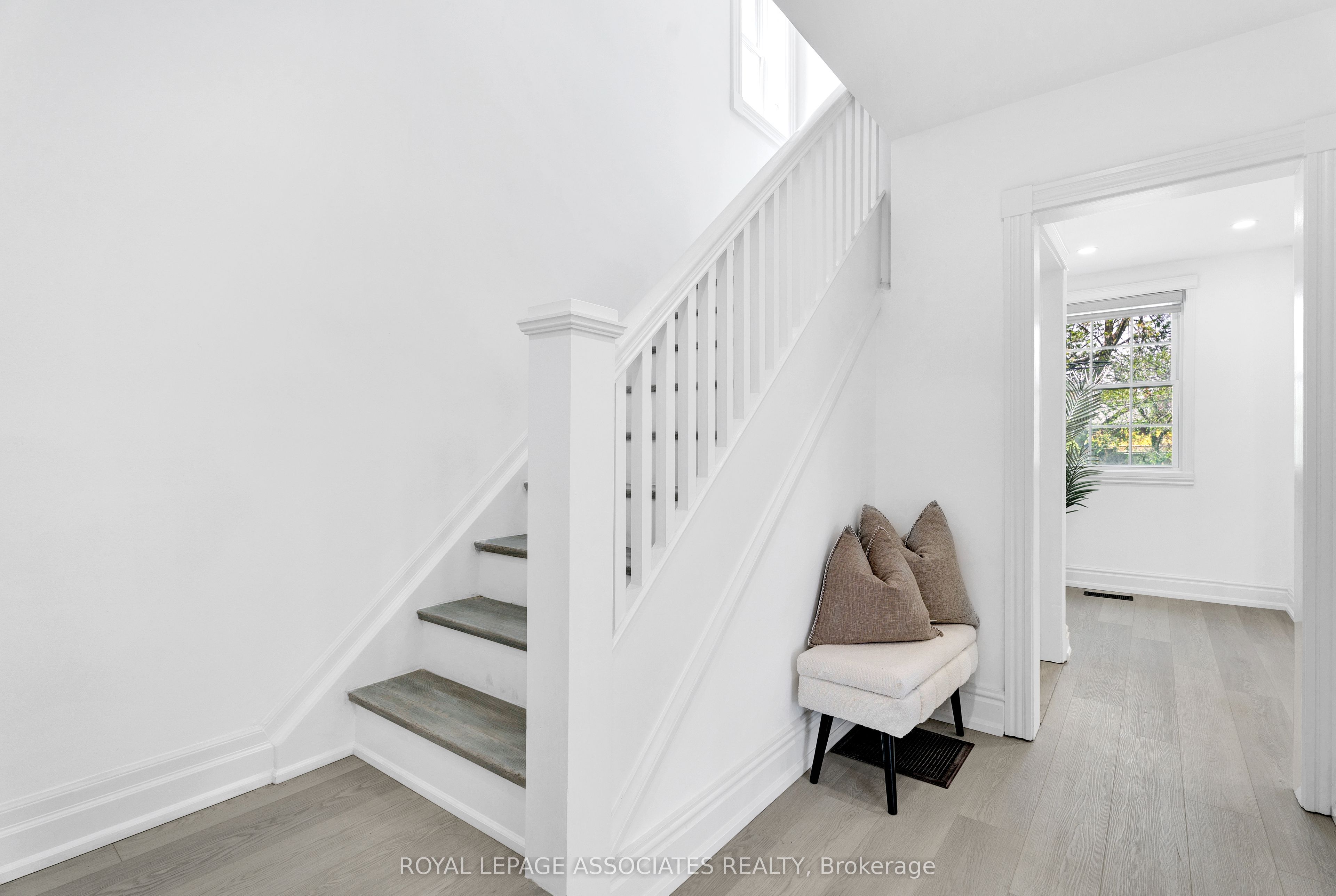 42 Rossland Road W, Oshawa, ON L1G 2W1 photo 4