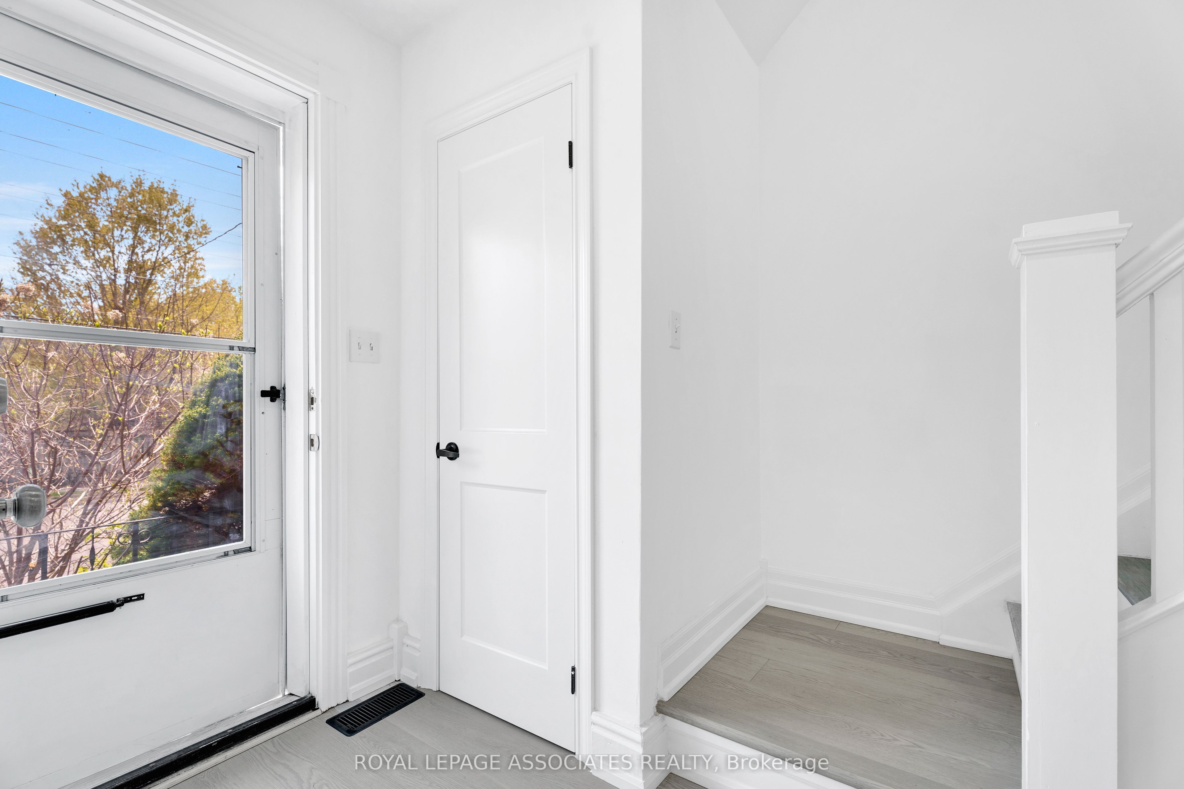 42 Rossland Road W, Oshawa, ON L1G 2W1 photo 5