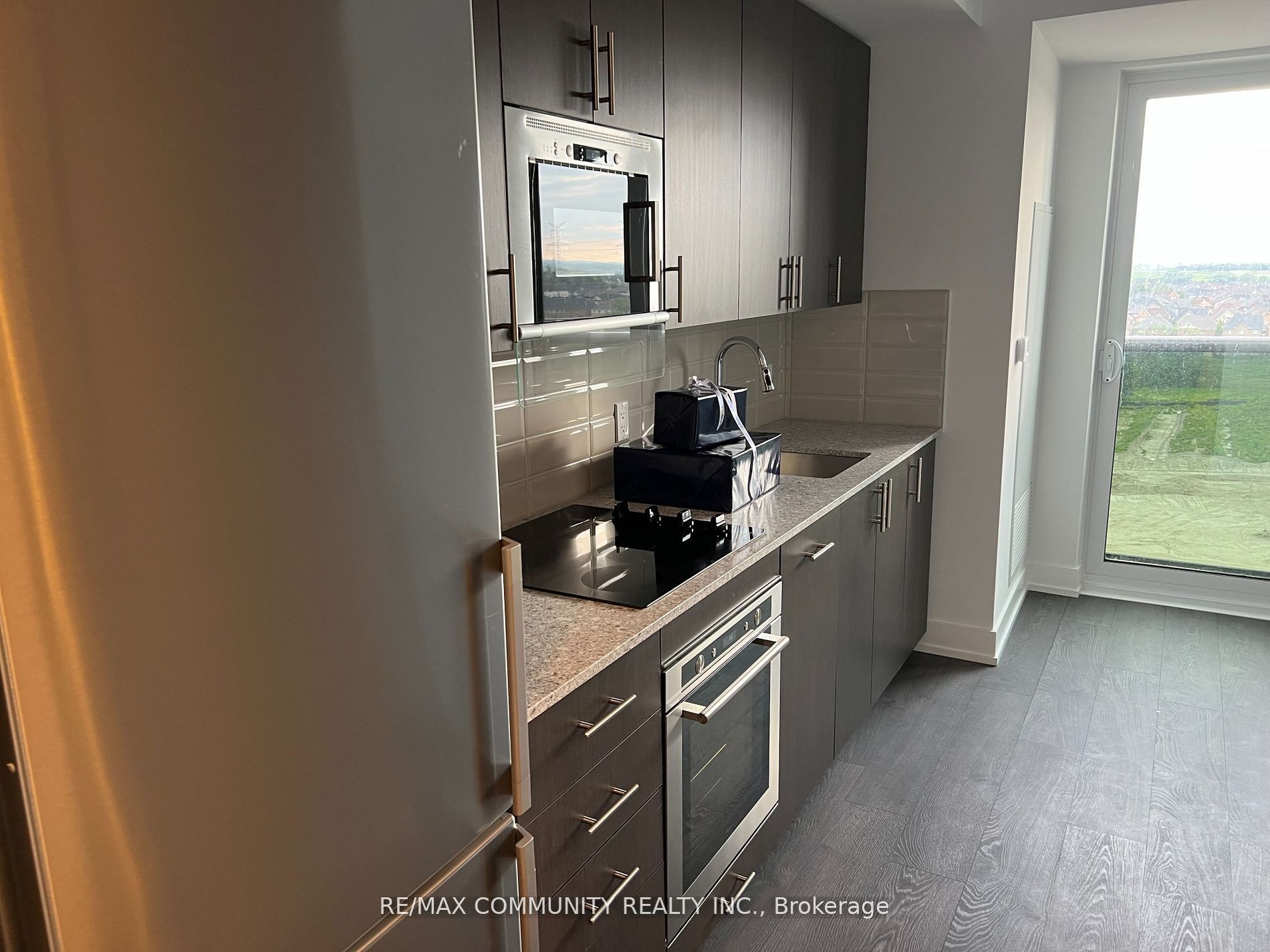 2550 Simcoe Street N 903, Oshawa, ON L1L 0R5 photo 4