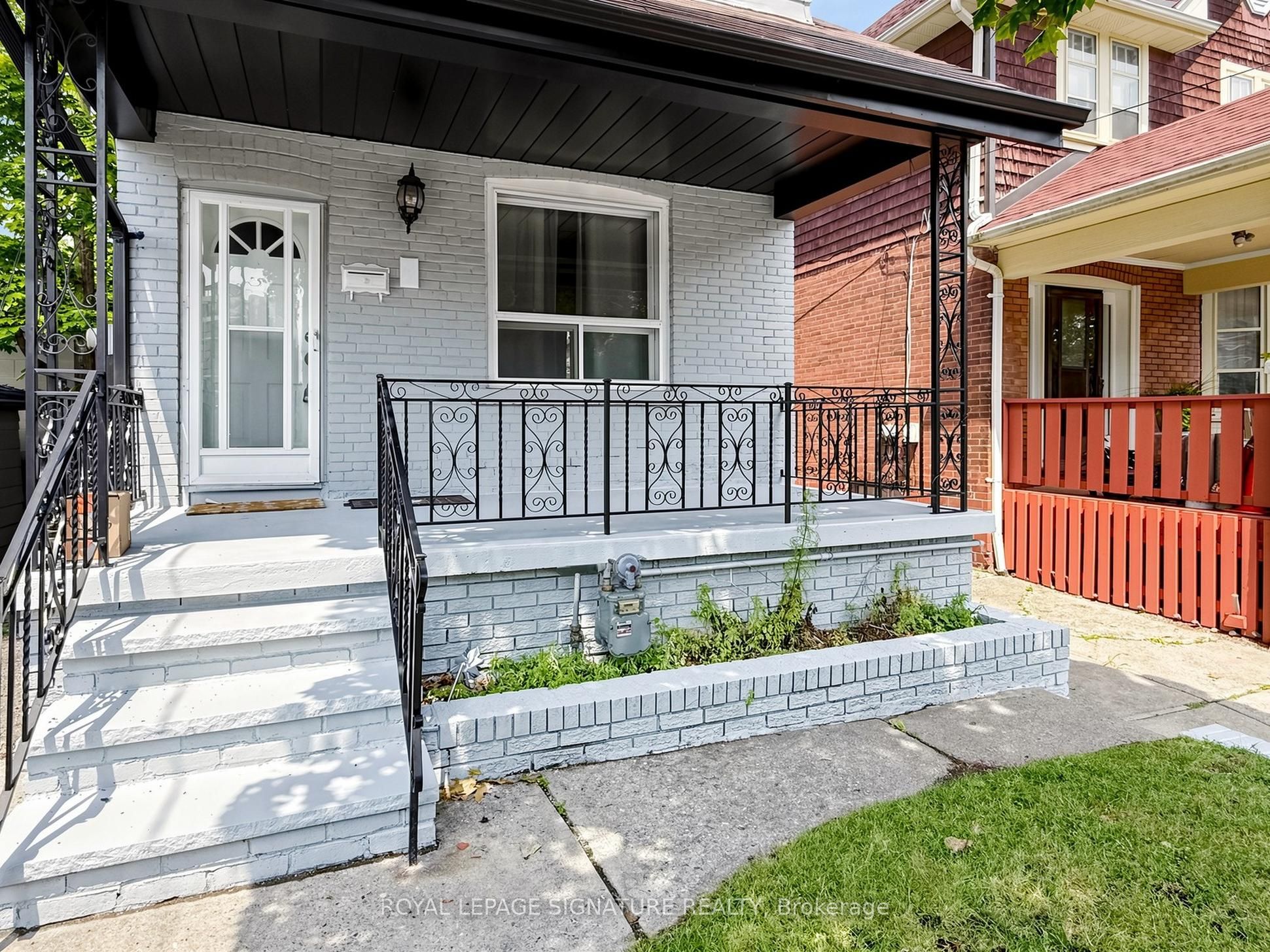 8 Harris Avenue, Toronto, ON M4C 1P4 photo 3