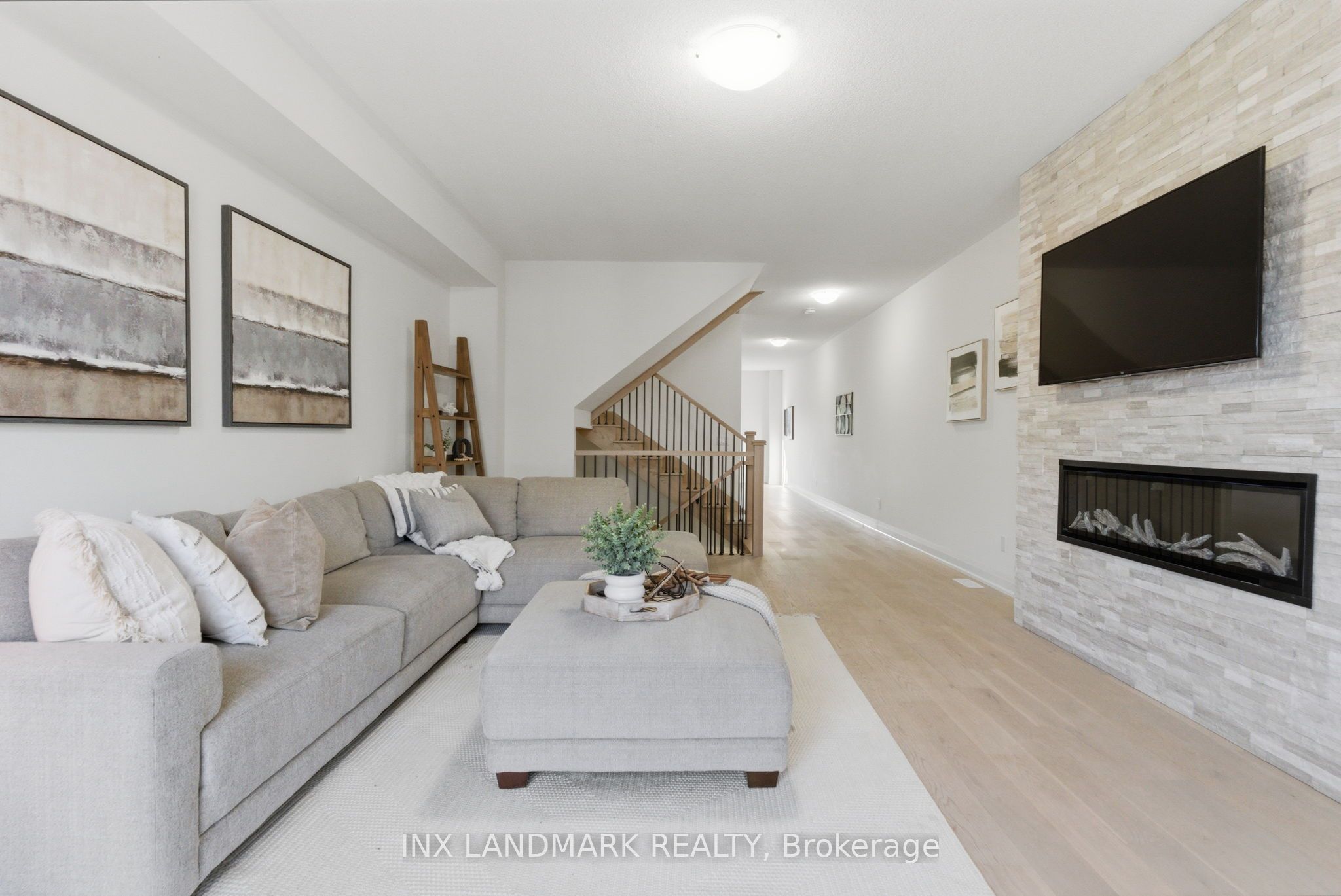 30 Gerry Henry Lane, Clarington, ON L1E 0L8 photo 3