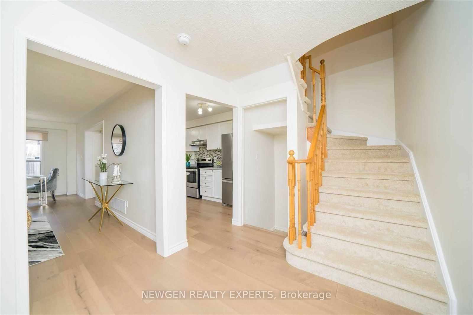 1856 Woodgate Court, Oshawa, ON L1G 7Z2 photo 2