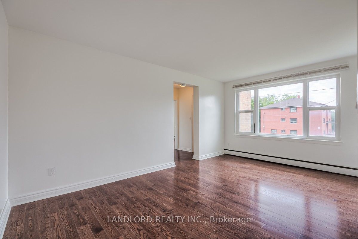 111 Craydon Road 204, Whitby, ON L1N 2B5 photo 2