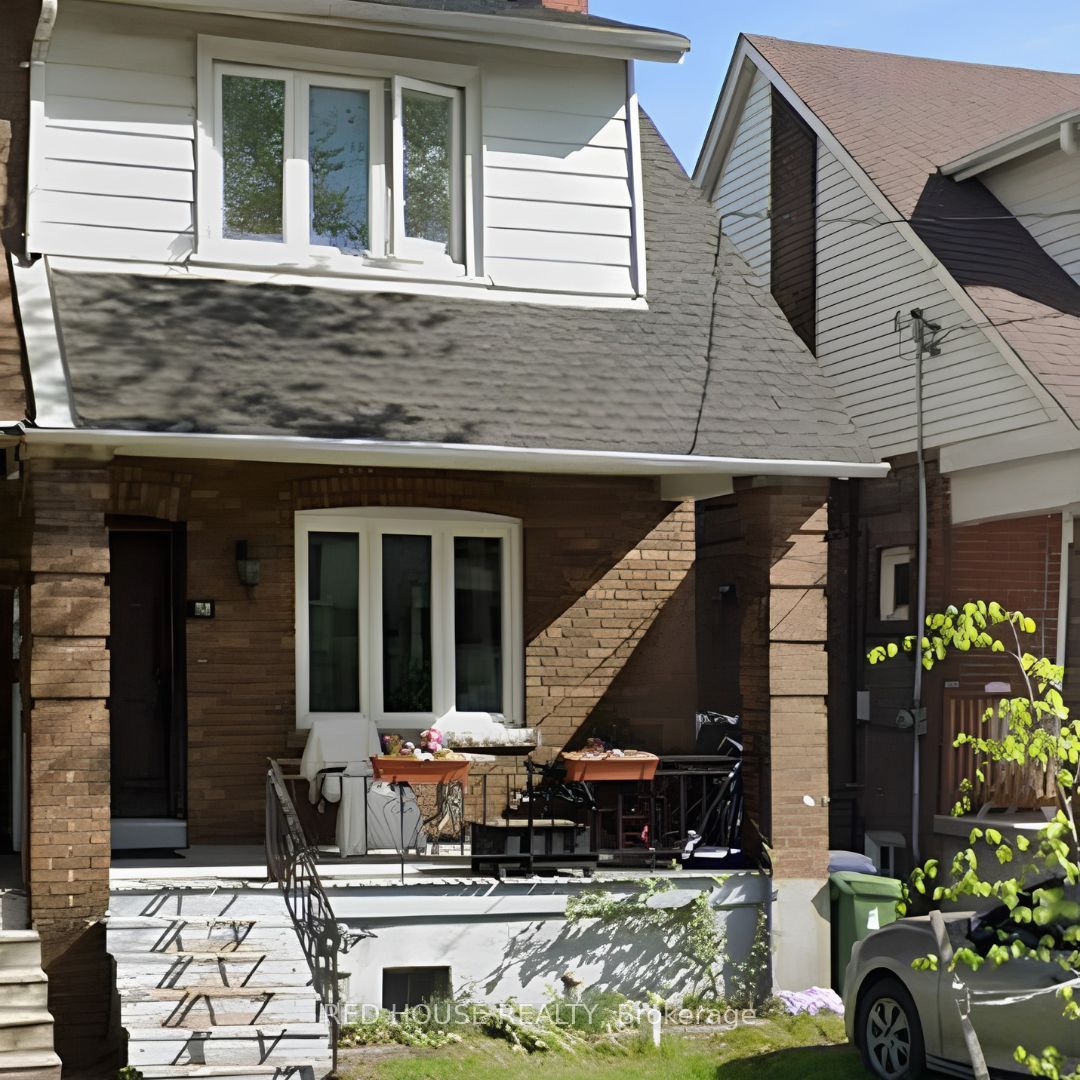 32 Glebeholme Boulevard, Toronto, ON M4J 1S4
