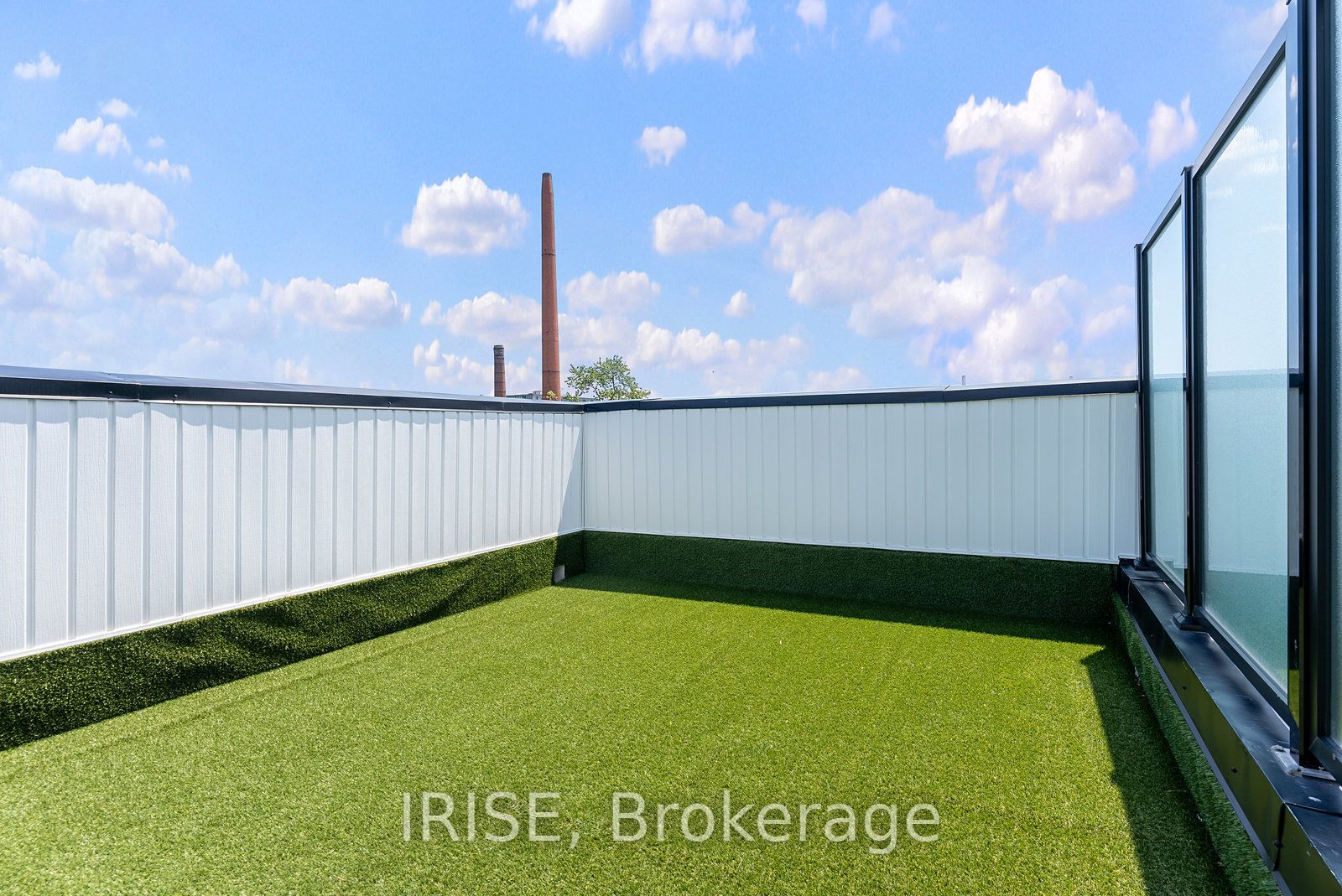 485 Logan Avenue N 305, Toronto, ON M4M 2P5 photo 4