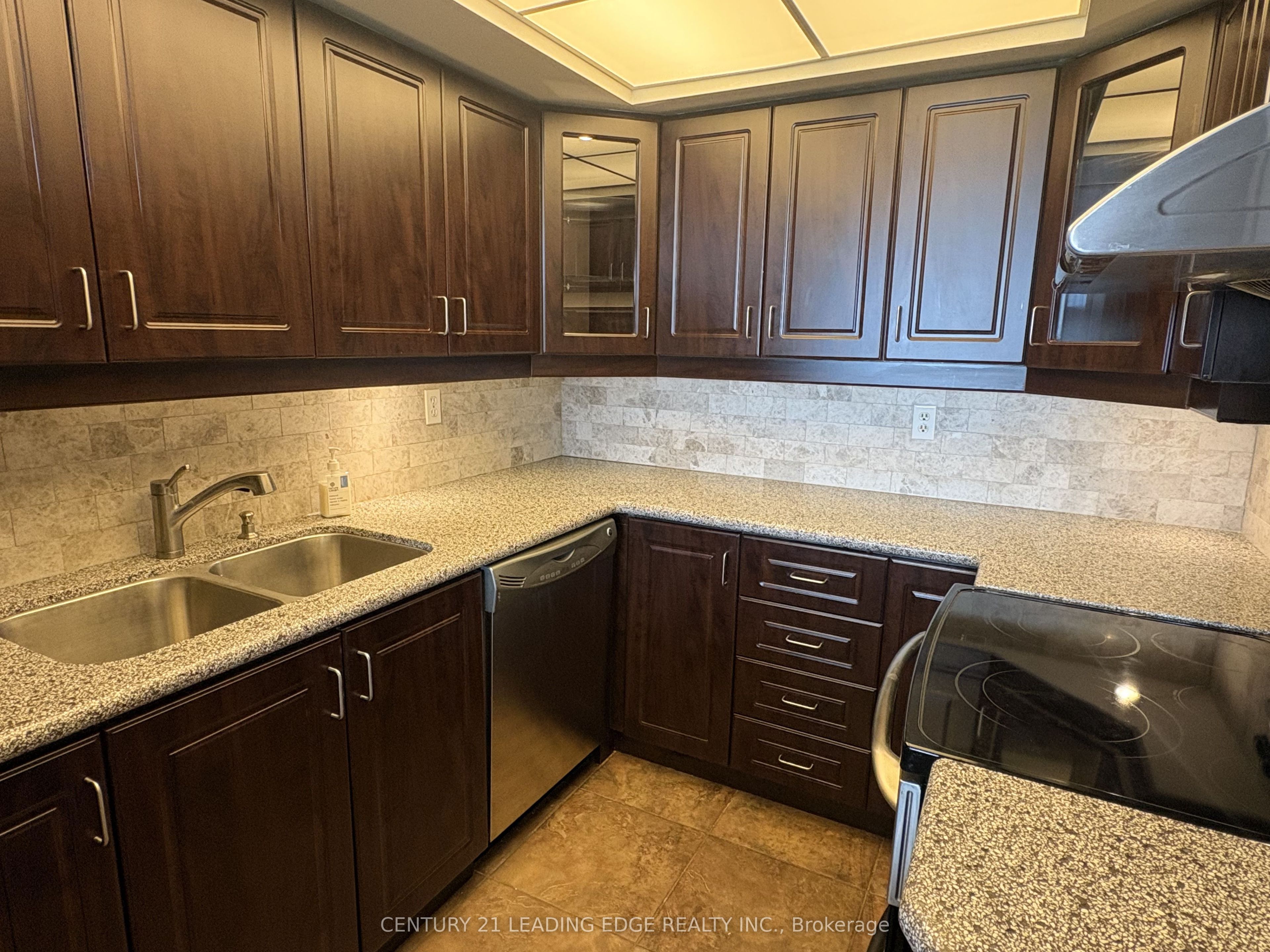 121 Ling Road 1915, Toronto, ON M1E 4Y2 photo 4
