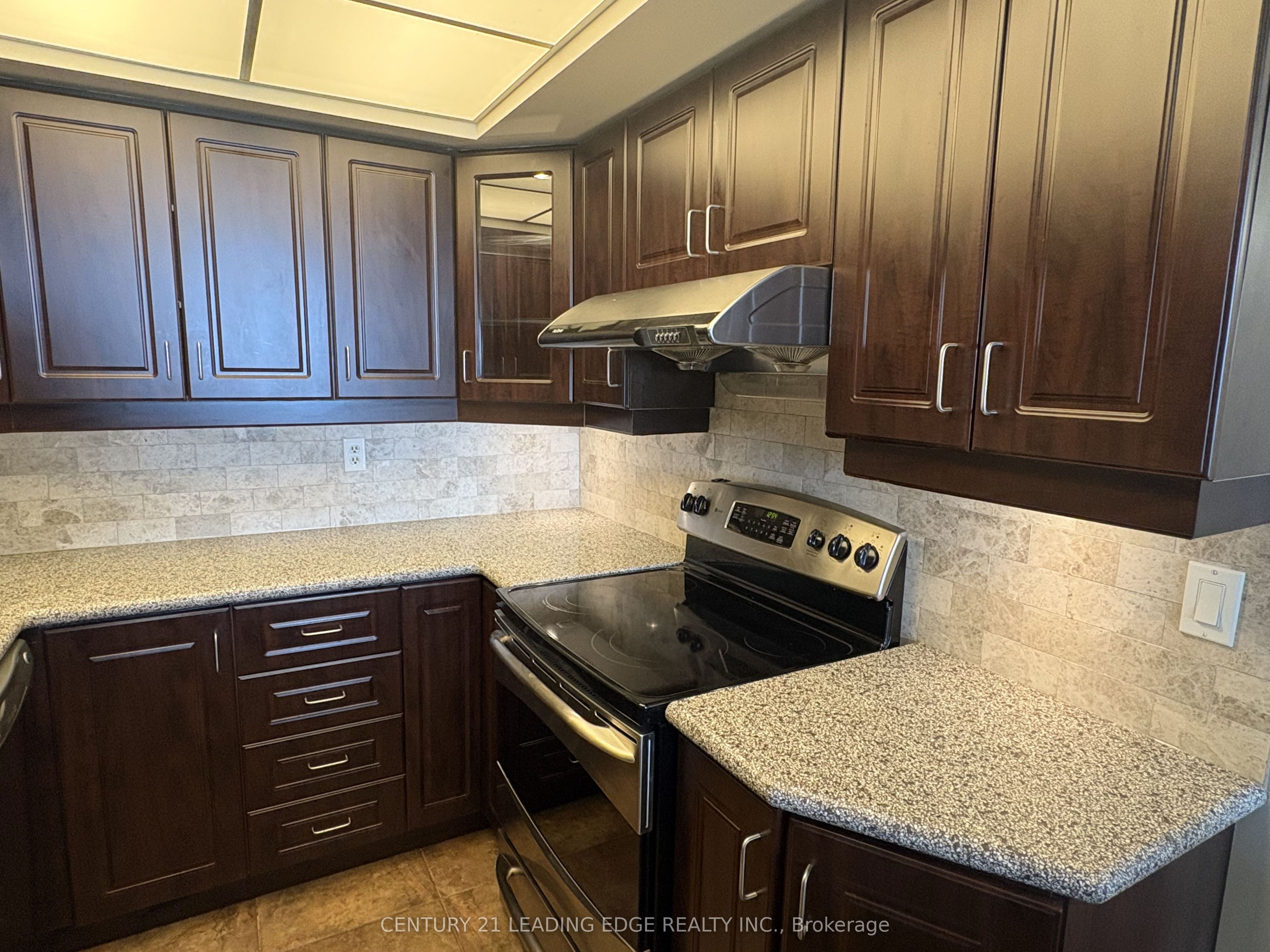 121 Ling Road 1915, Toronto, ON M1E 4Y2 photo 5