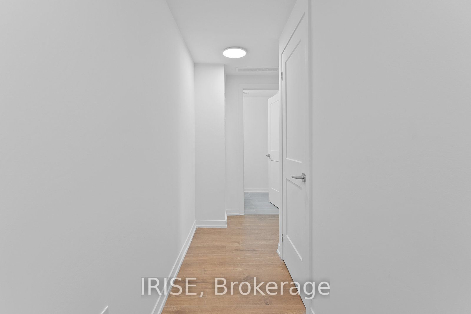 485 Logan Avenue S 310, Toronto, ON M4M 2P5 photo 3