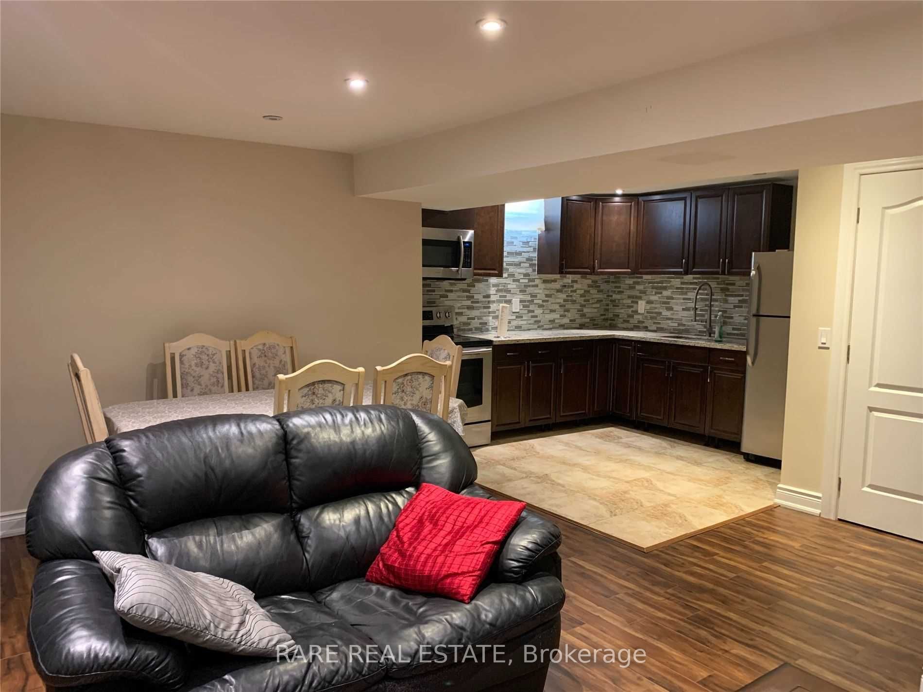 1671 Major Oaks Road Lower, Pickering, ON L1X 1Z1 photo 2