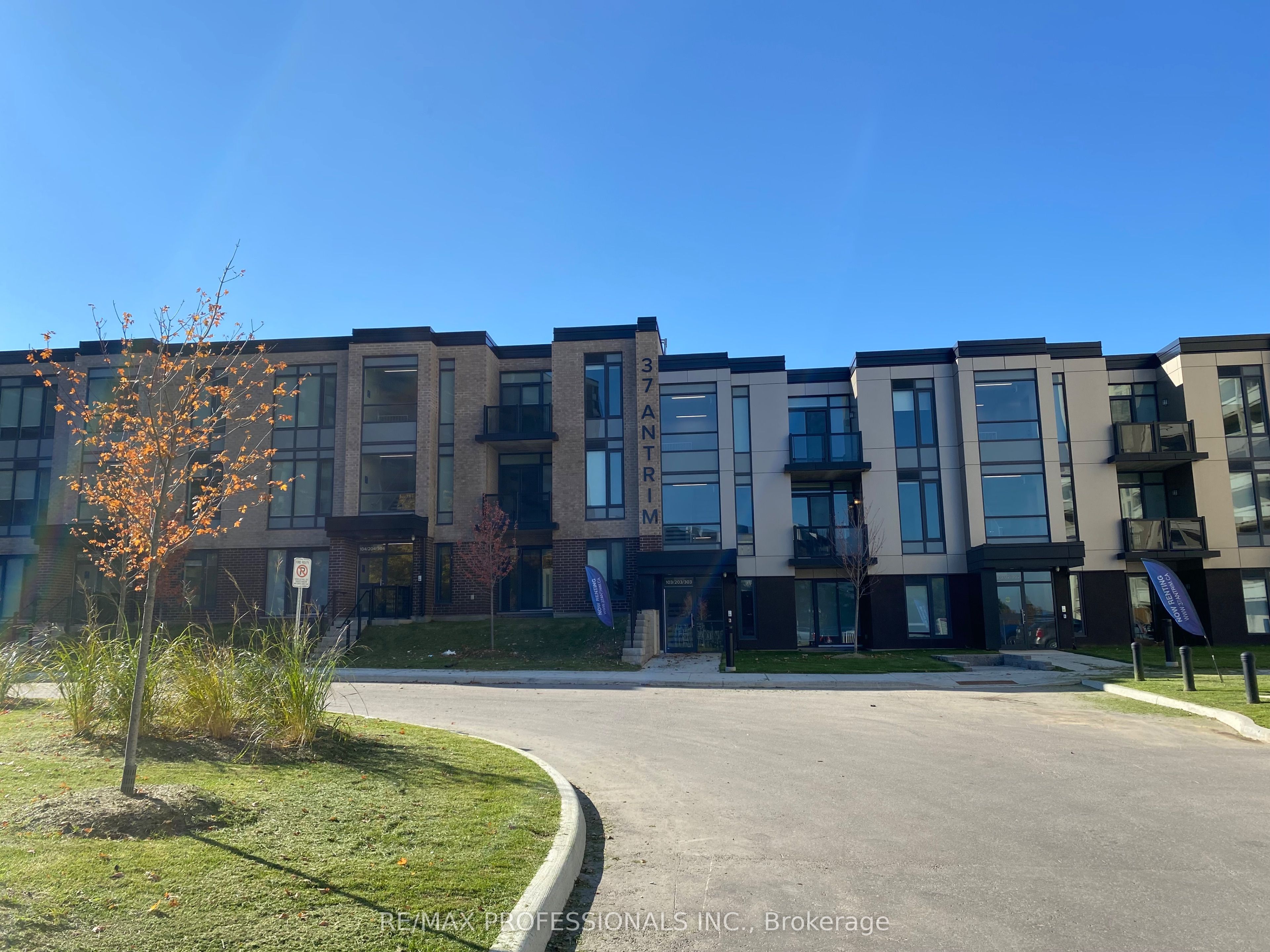 37 Antrim Crescent 101, Toronto, ON M1P 0E8
