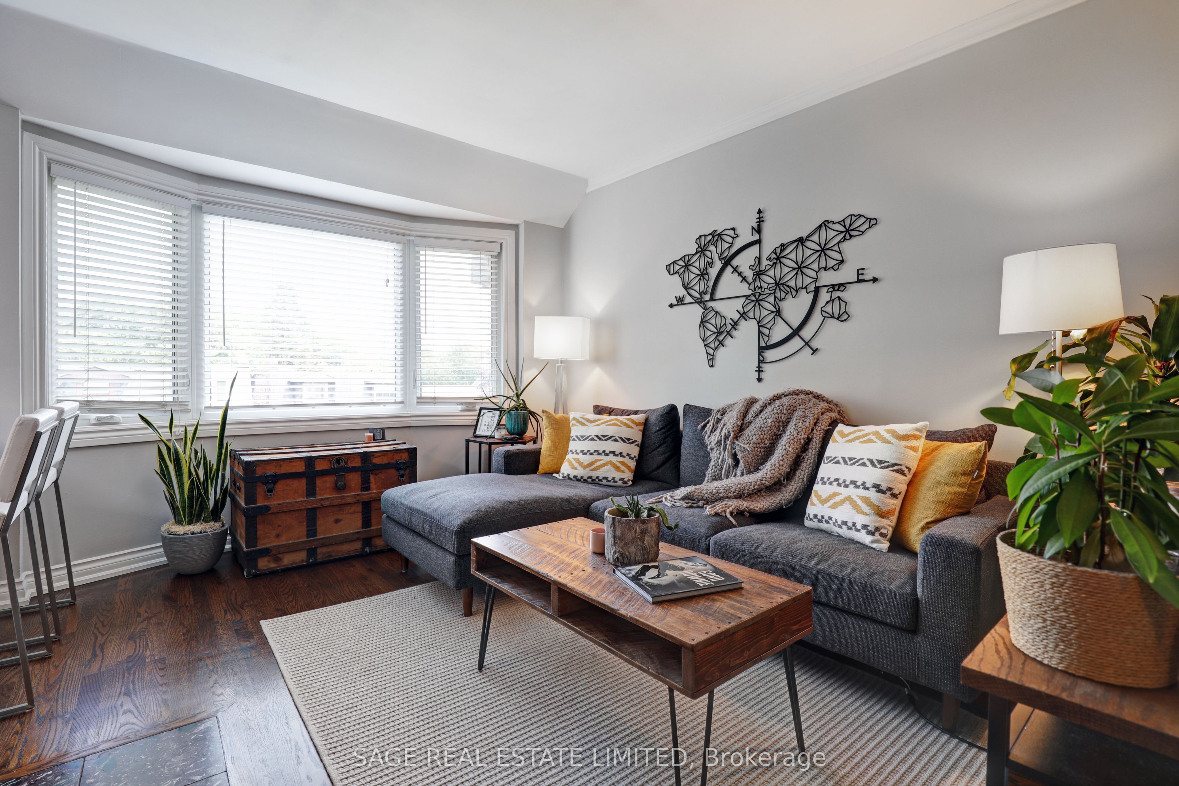 60 Kippendavie Avenue 301, Toronto, ON M4L 3R5