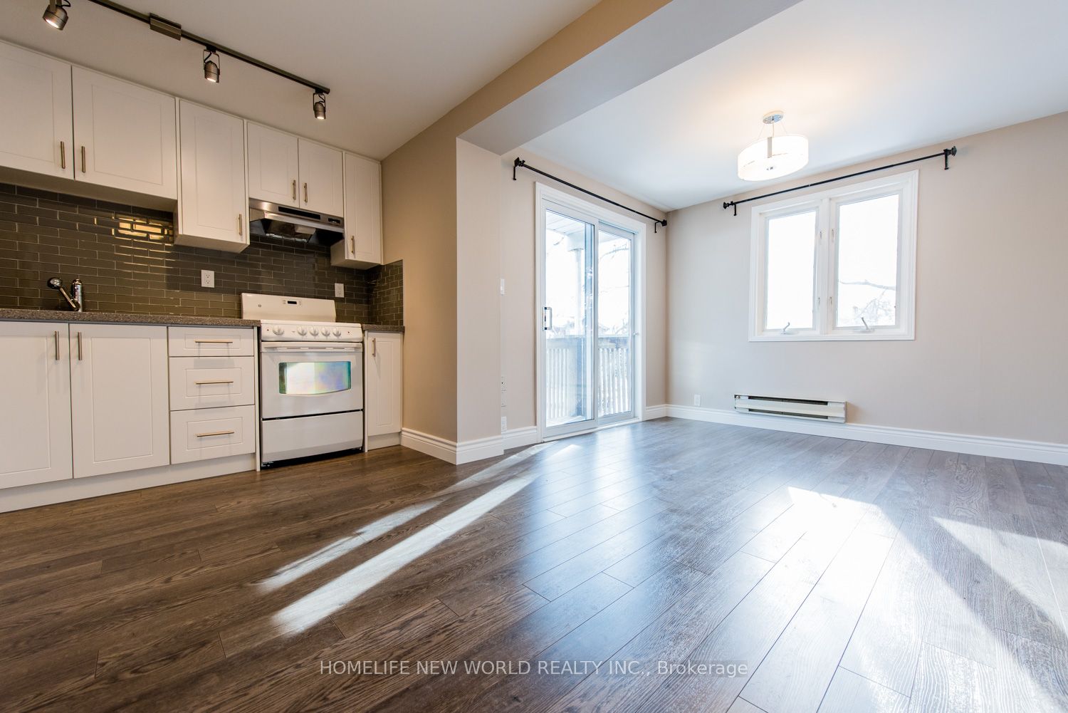 258 Kenilworth Avenue 2, Toronto, ON M4L 3S8