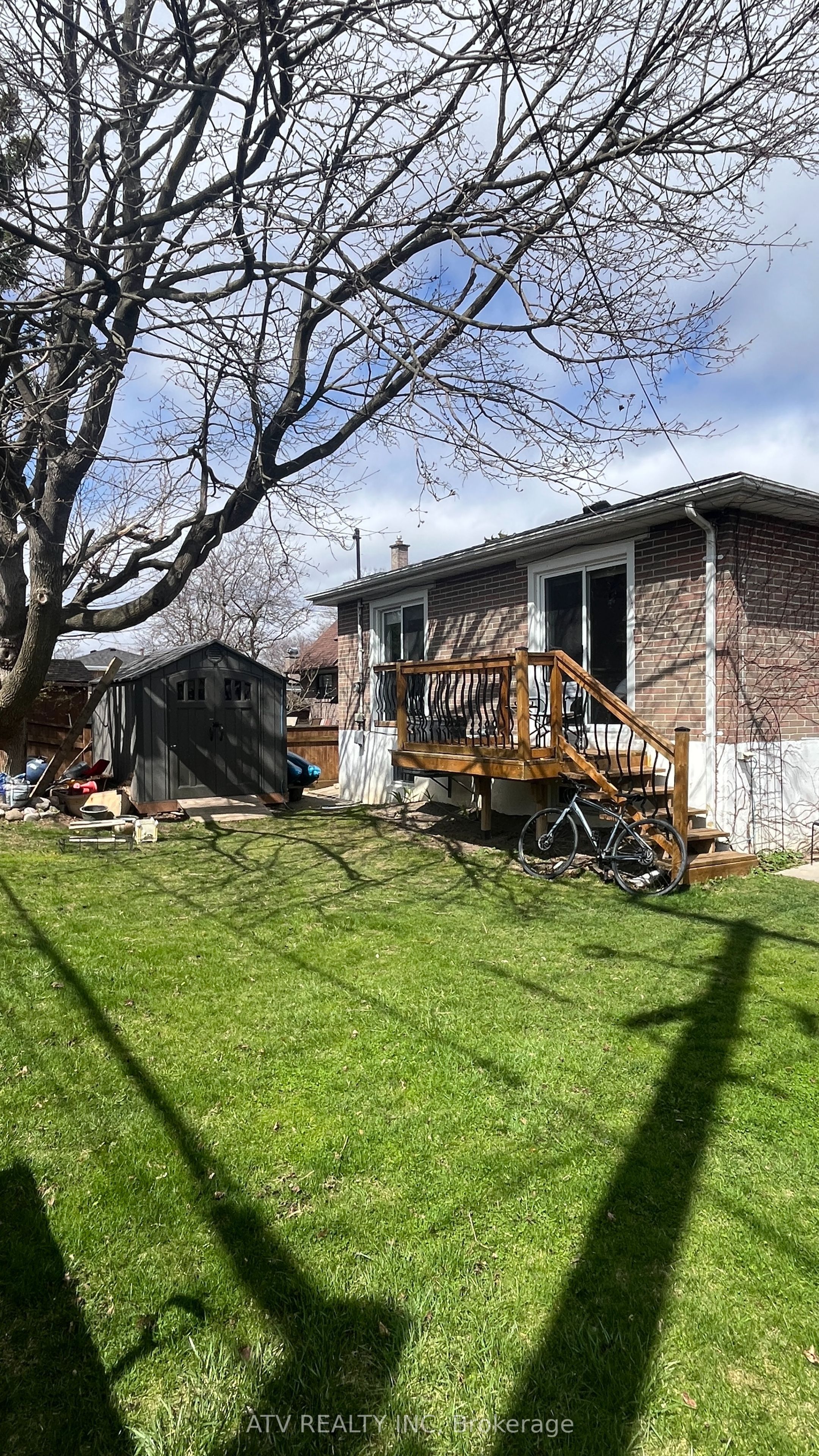 696 Balaton Avenue, Pickering, ON L1W 1W1 photo 2