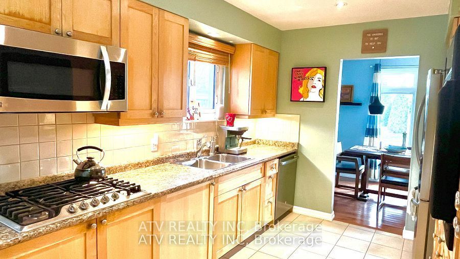 696 Balaton Avenue, Pickering, ON L1W 1W1 photo 3