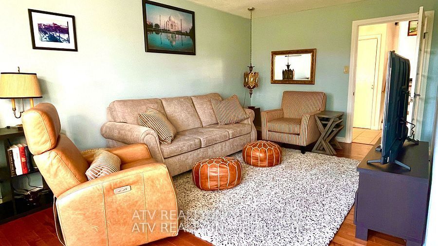 696 Balaton Avenue, Pickering, ON L1W 1W1 photo 5