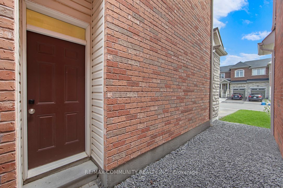 2447 Moonlight Crescent Bsmt, Pickering, ON L1V 2P8 photo 3