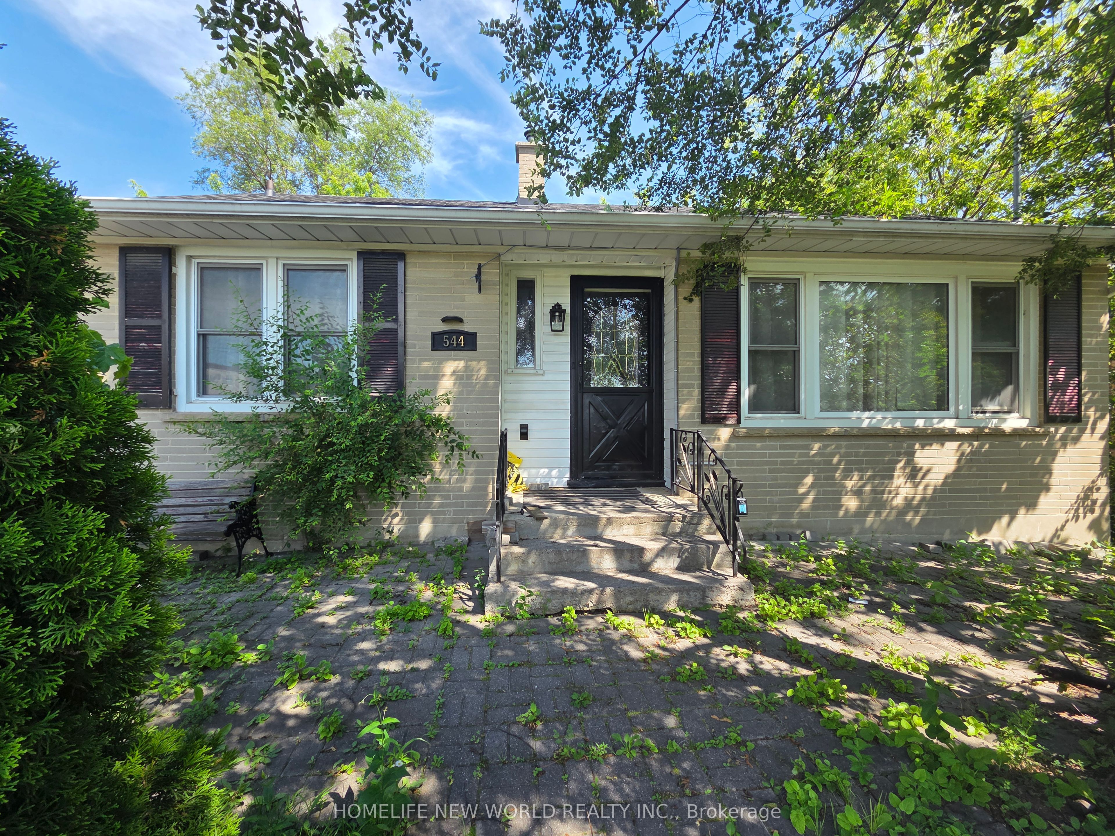 544 Mary Street E Main, Whitby, ON L1N 2R3