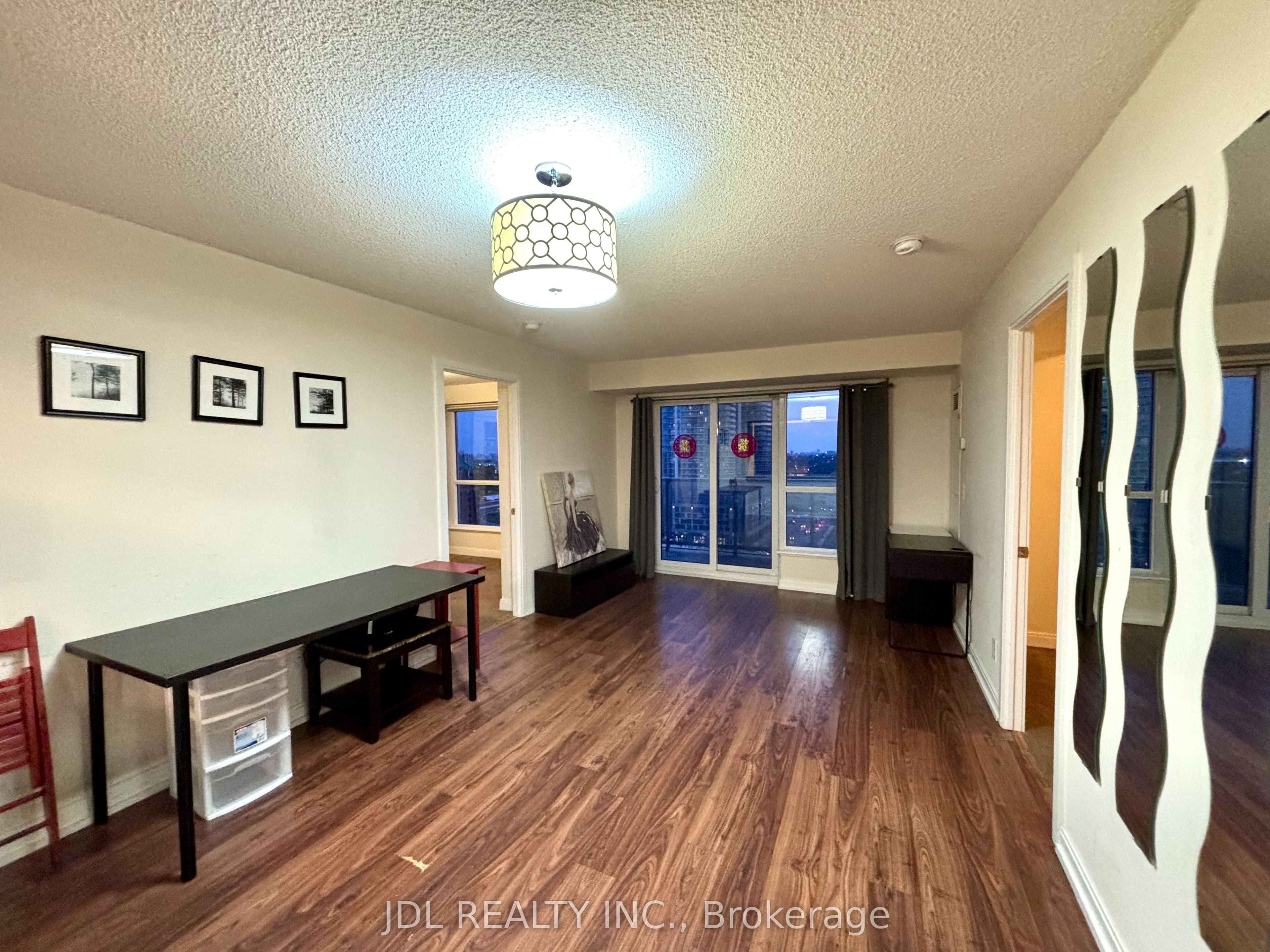 151 Village Green Square 1804, Toronto, ON M1S 0K5 photo 2