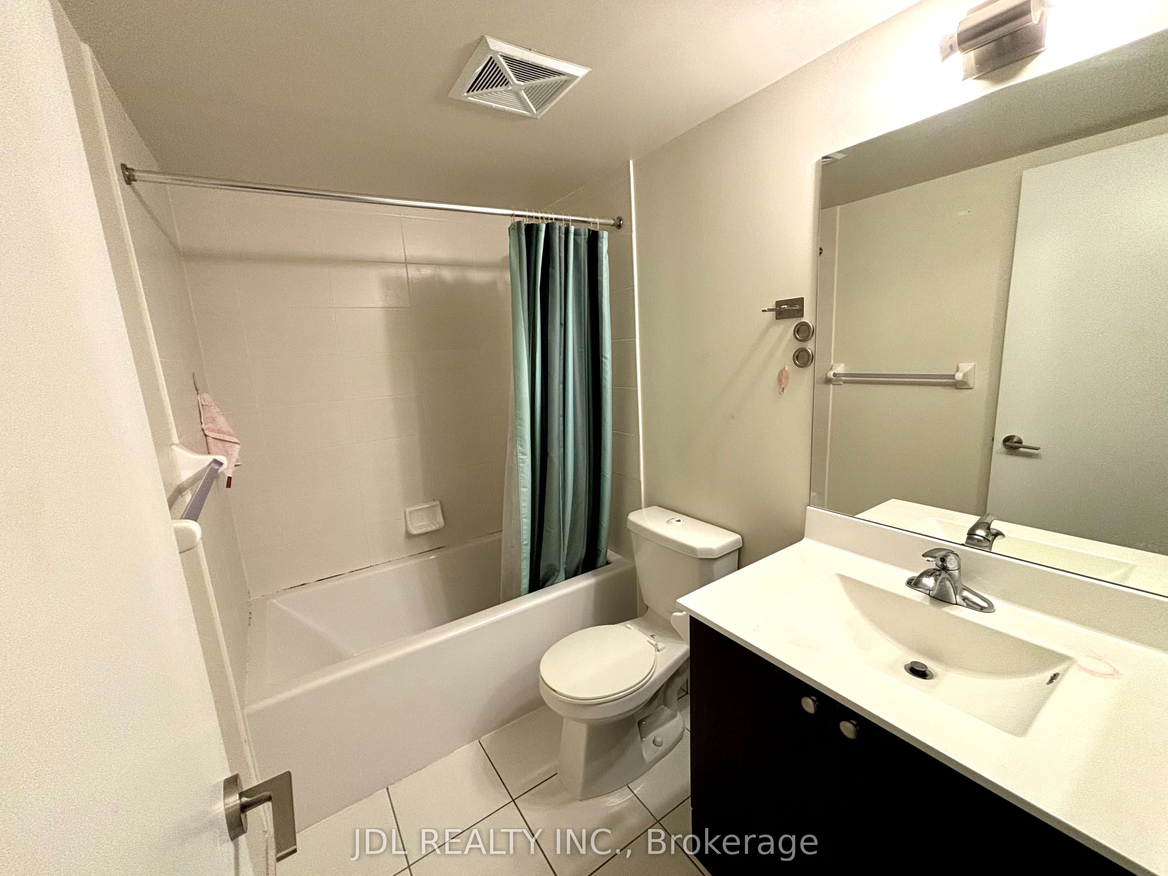 151 Village Green Square 1804, Toronto, ON M1S 0K5 photo 5