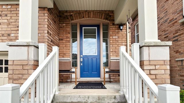 126 Bridlewood Boulevard, Whitby, ON L1R 0N2 photo 2