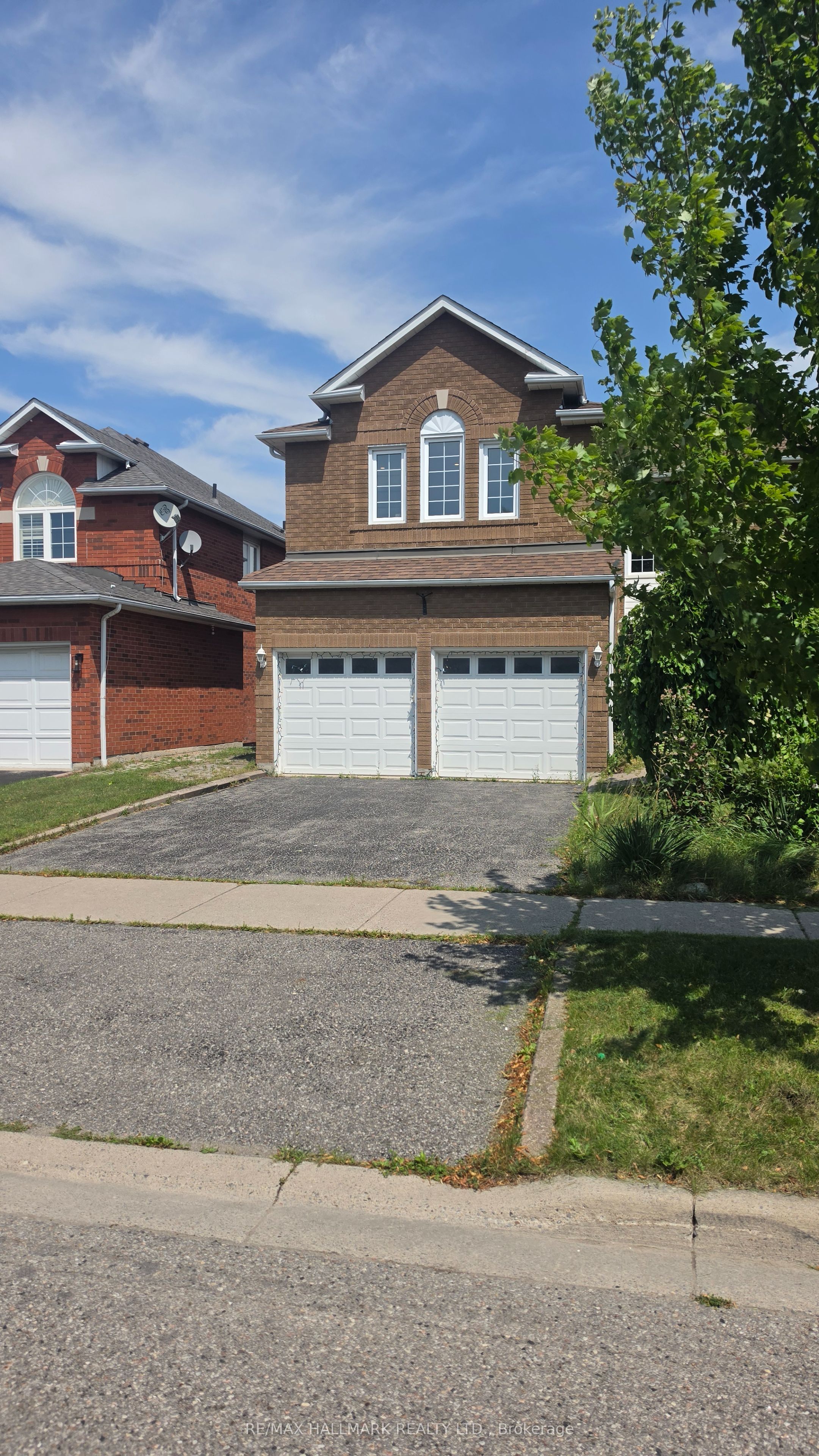 39 Pogson Drive, Whitby, ON L1R 2H9 photo 2
