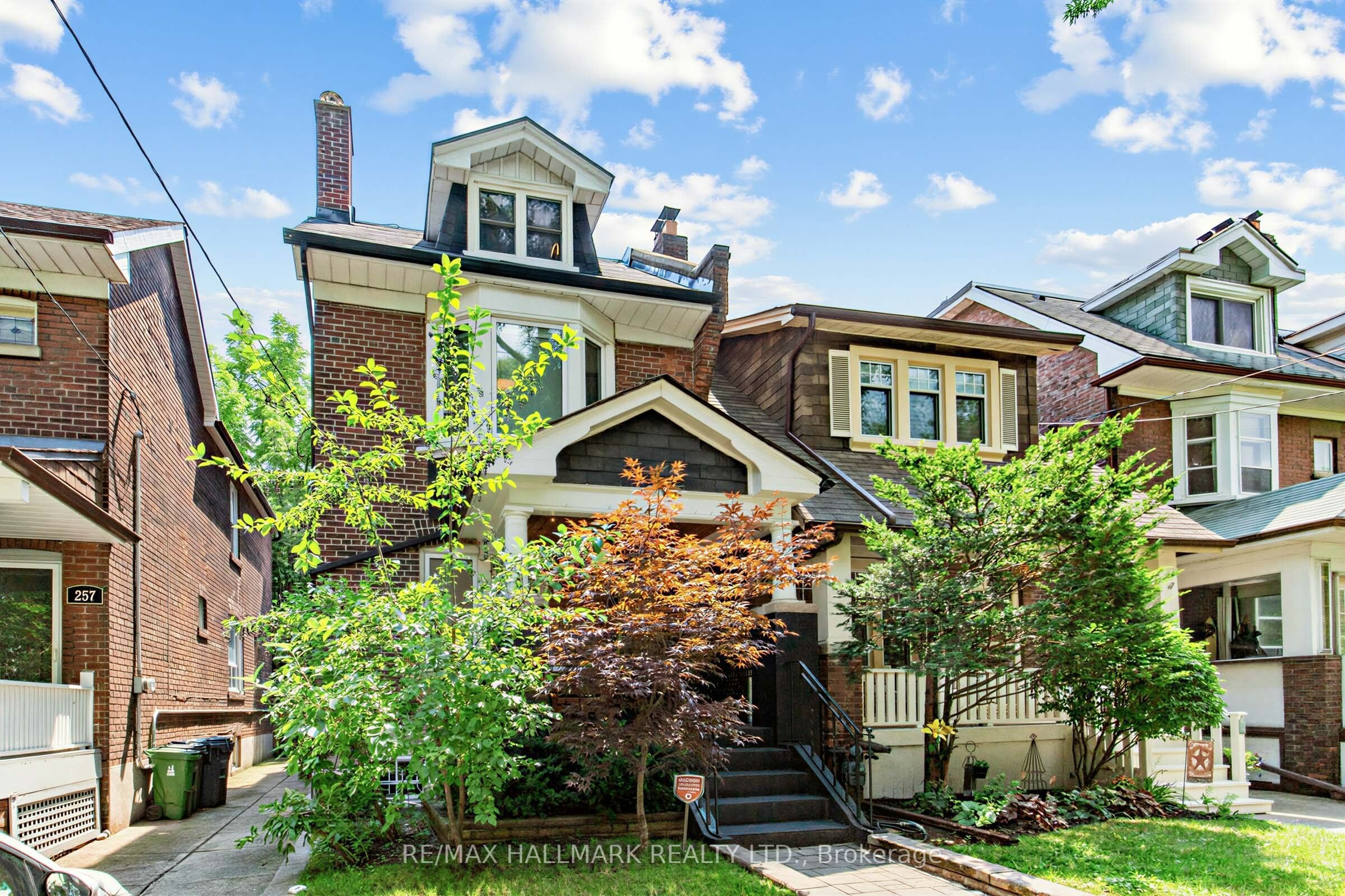 255 Strathmore Boulevard, Toronto, ON M4J 1P7 photo 2