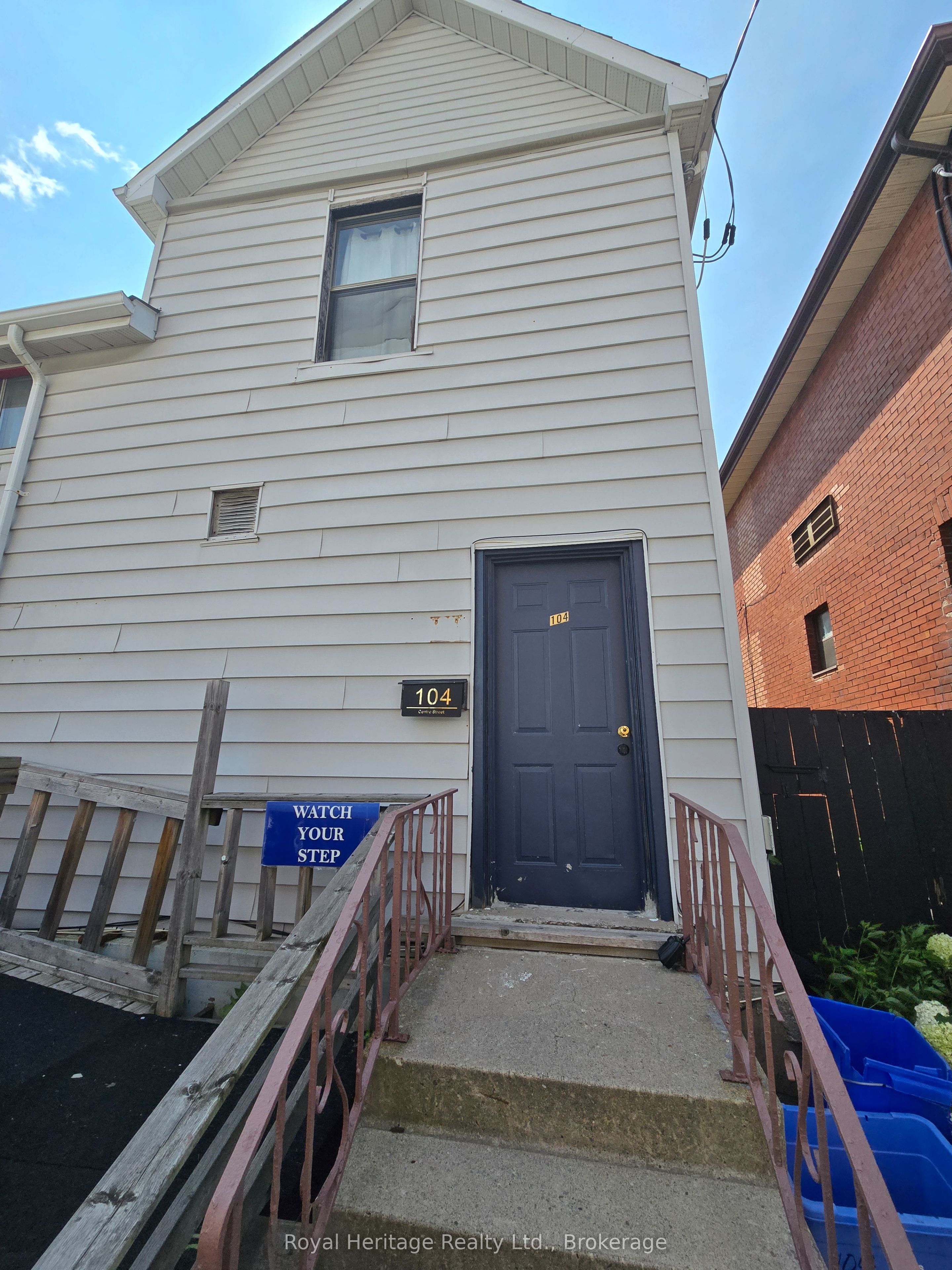 104 Centre Street N, Oshawa, ON L1G 4B8