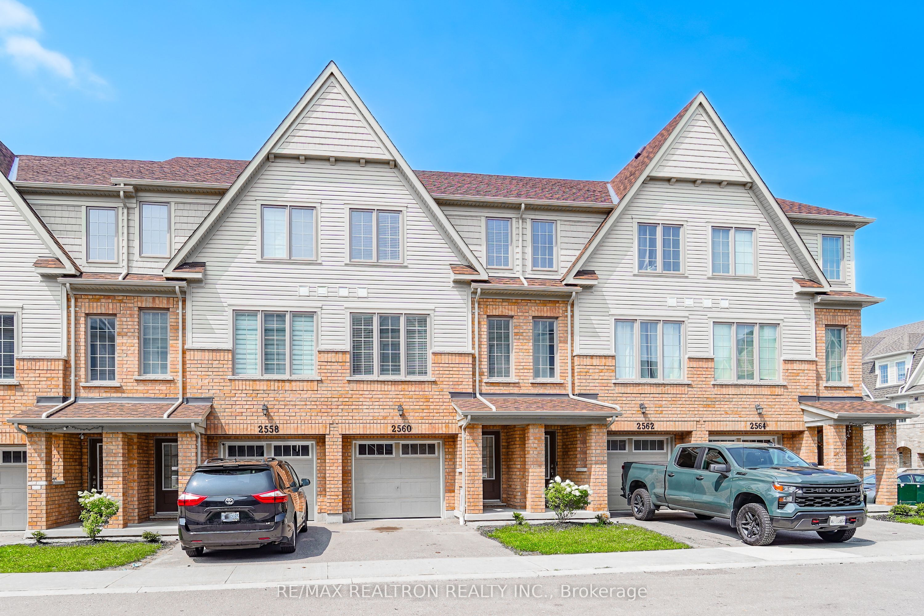2560 Earleville Path, Oshawa, ON L1L 0P9