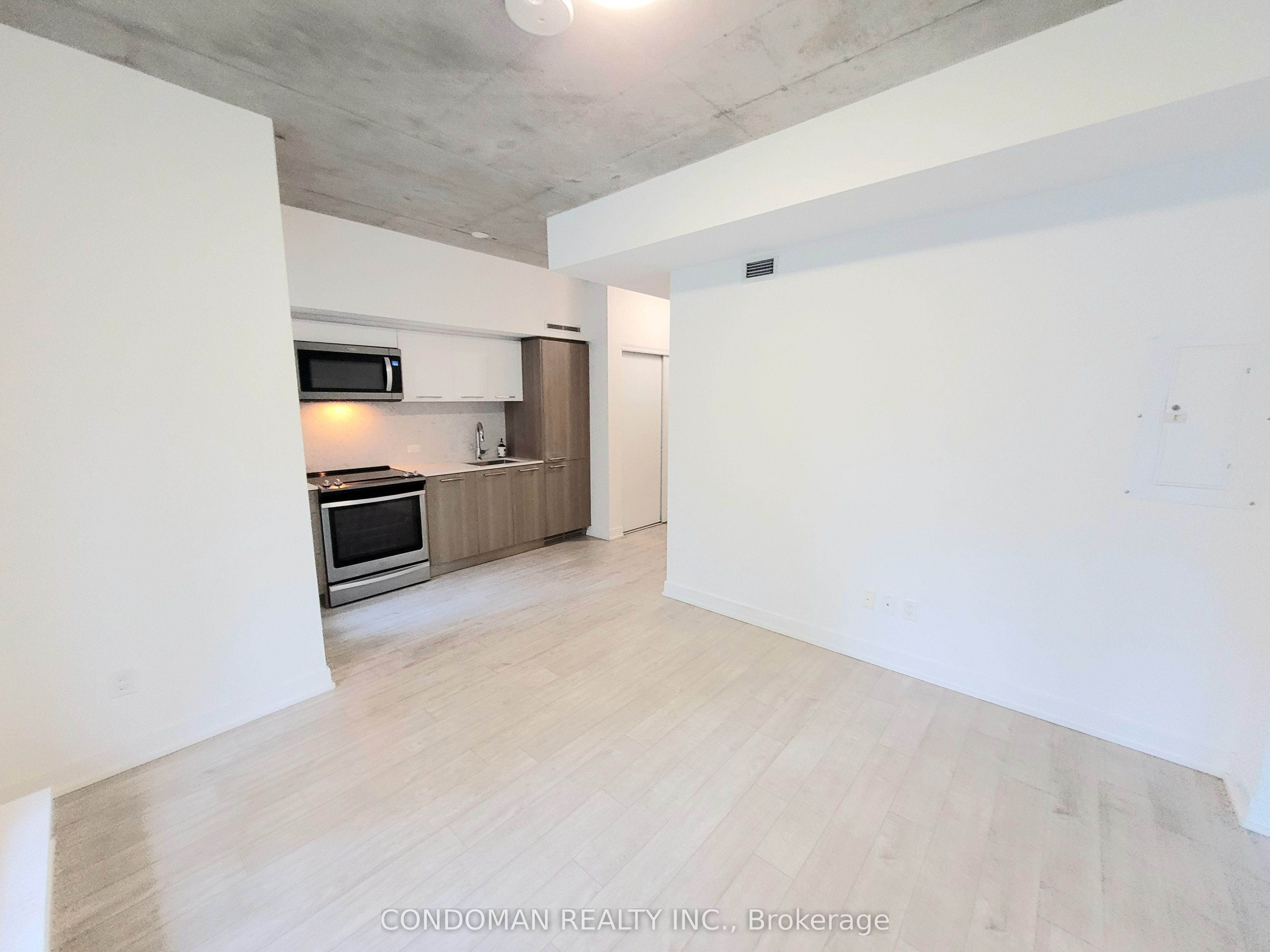 25 Baseball Place 202, Toronto, ON M4M 0E7 photo 4