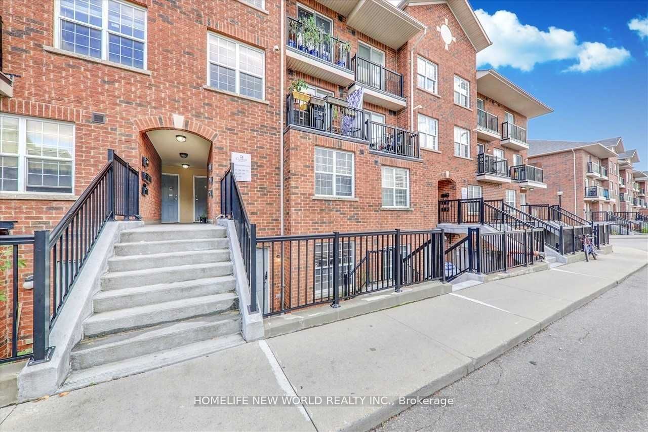 35 Strangford Lane 204, Toronto, ON M1L 0E5